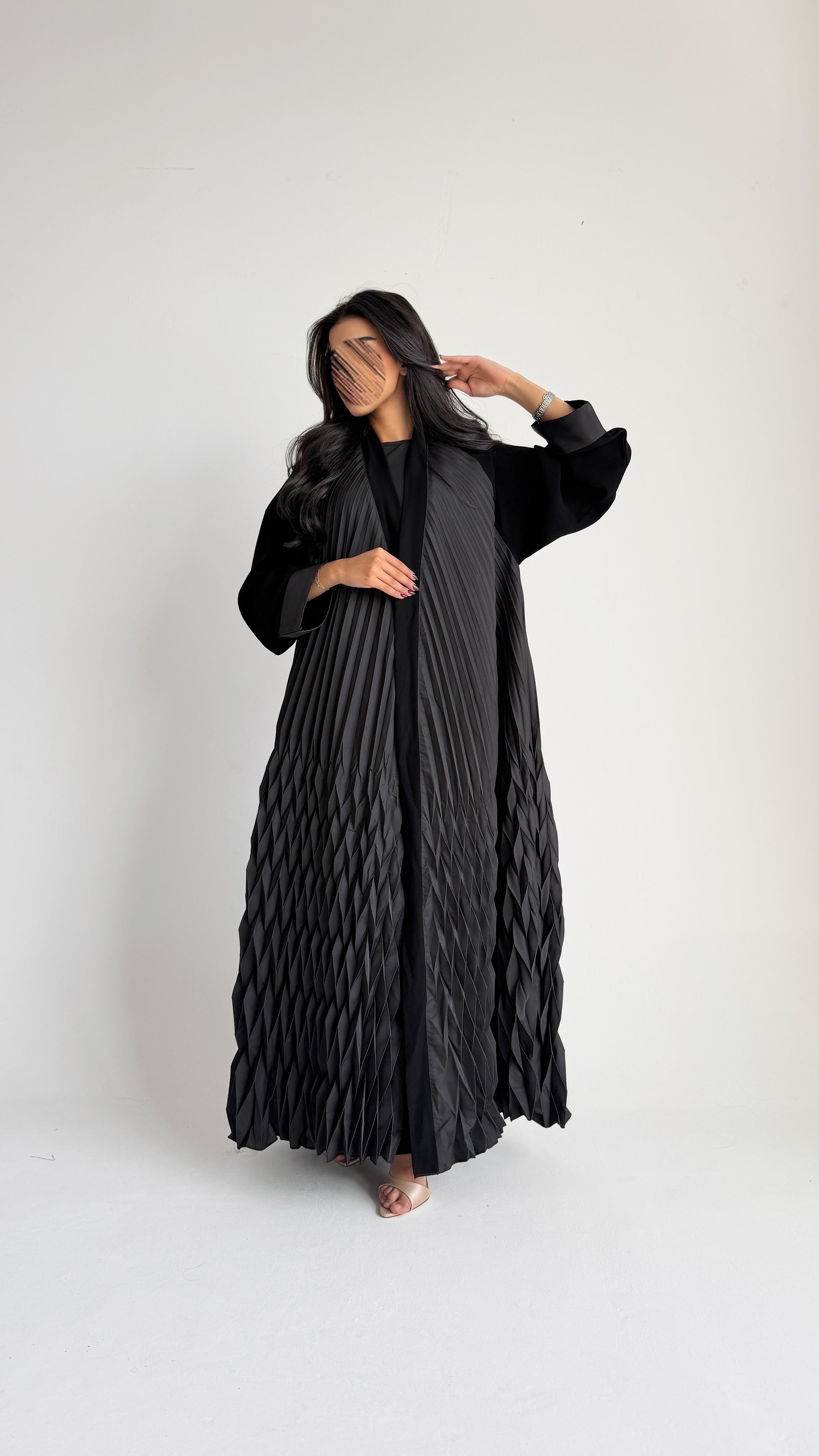 MW2069 - عبايه بقماش تفتة مع اضافة تكسير ثري دي - Aya