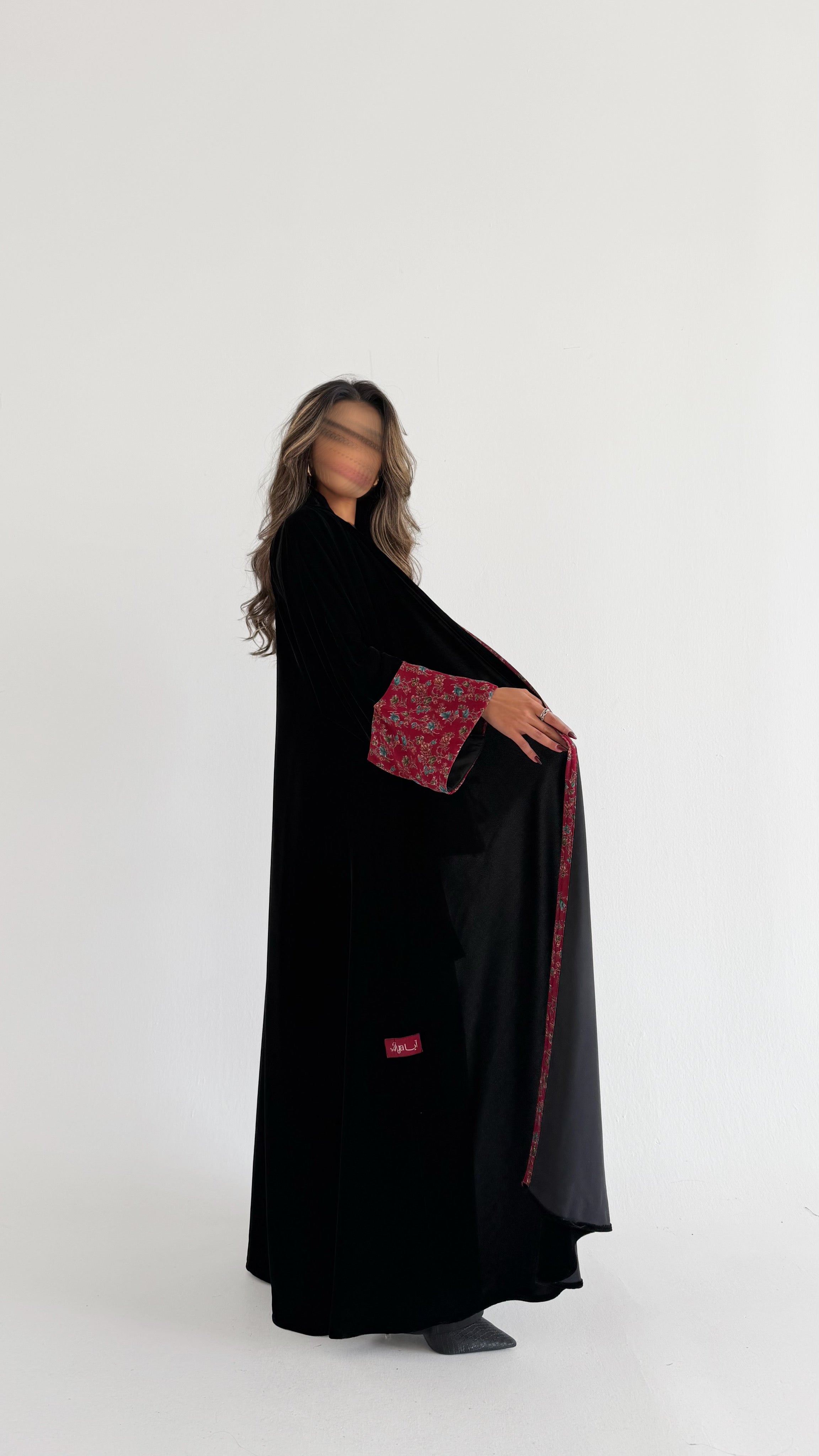 MWT705 - عباية مخمل مع تدخيلة كشميري أحمر | Velvet abaya with Red Kashmiri - Aya