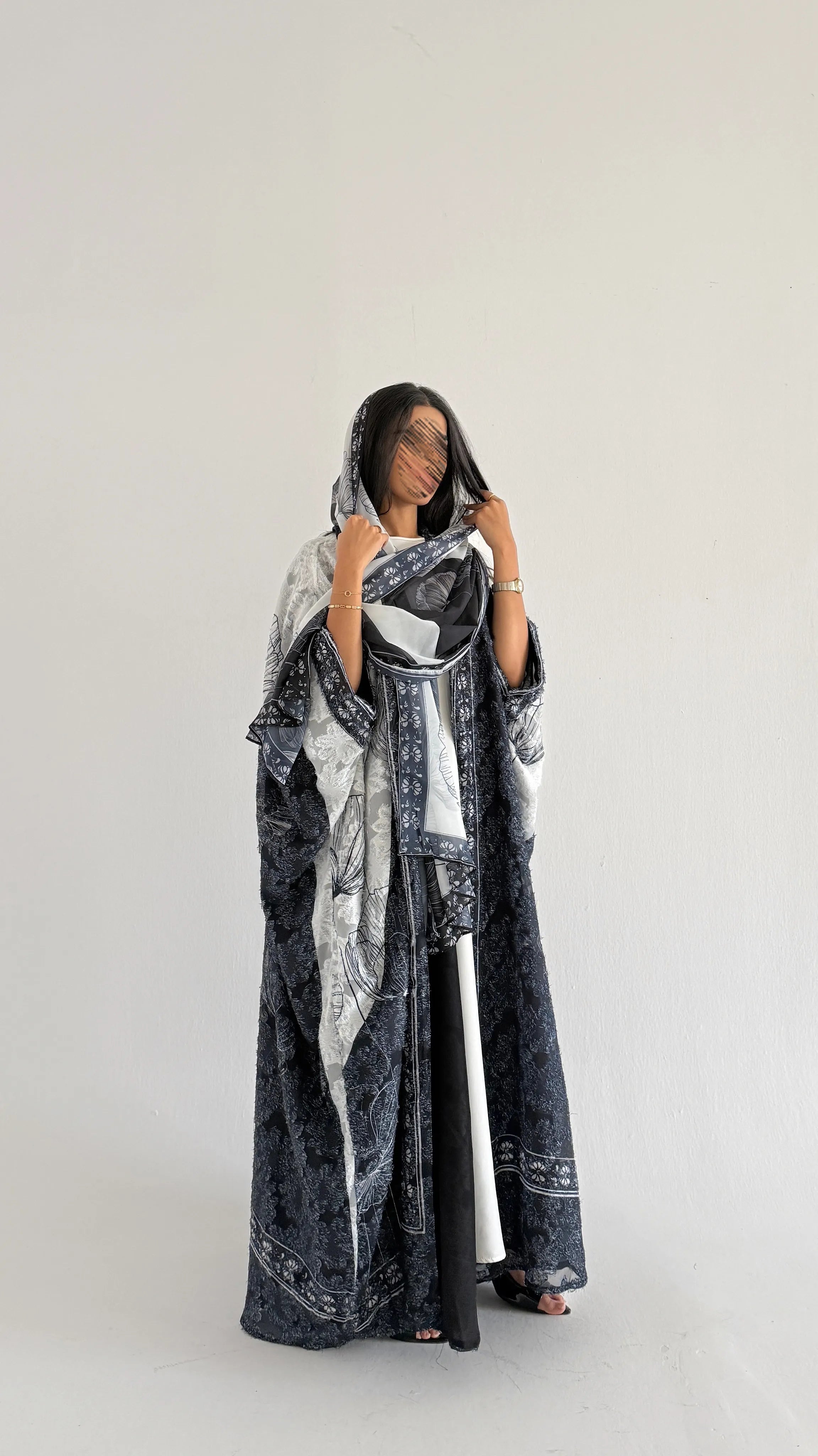 MWT1363 عباية طباعة بقصه نص فراشه - Aya