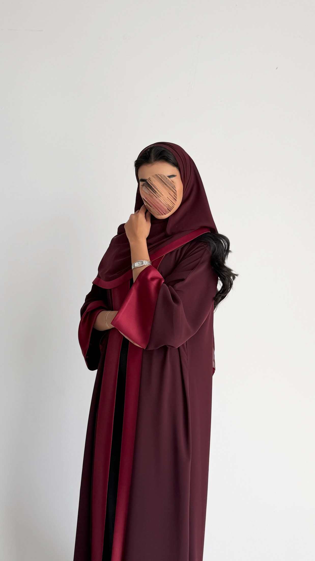 MWT1100 - عباية عنابي بتدخيله ساتان بالاكمام - Aya