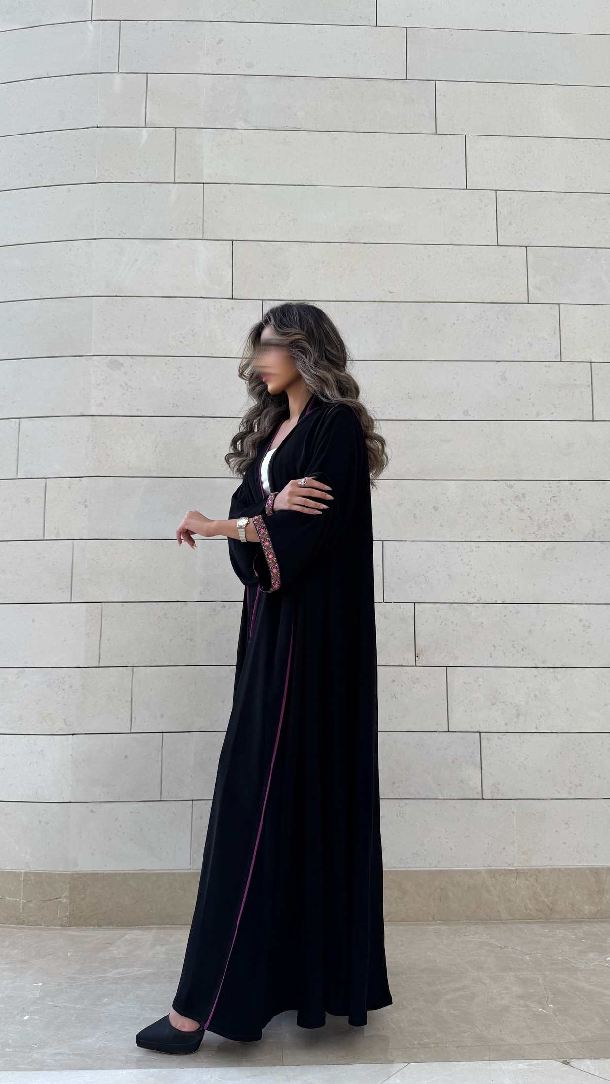 MW1605 - عباية سوداء بخطوط بنفسجية وتطريز بنفسجي | Black Abaya with Purple Stripes and Embroidery - Aya
