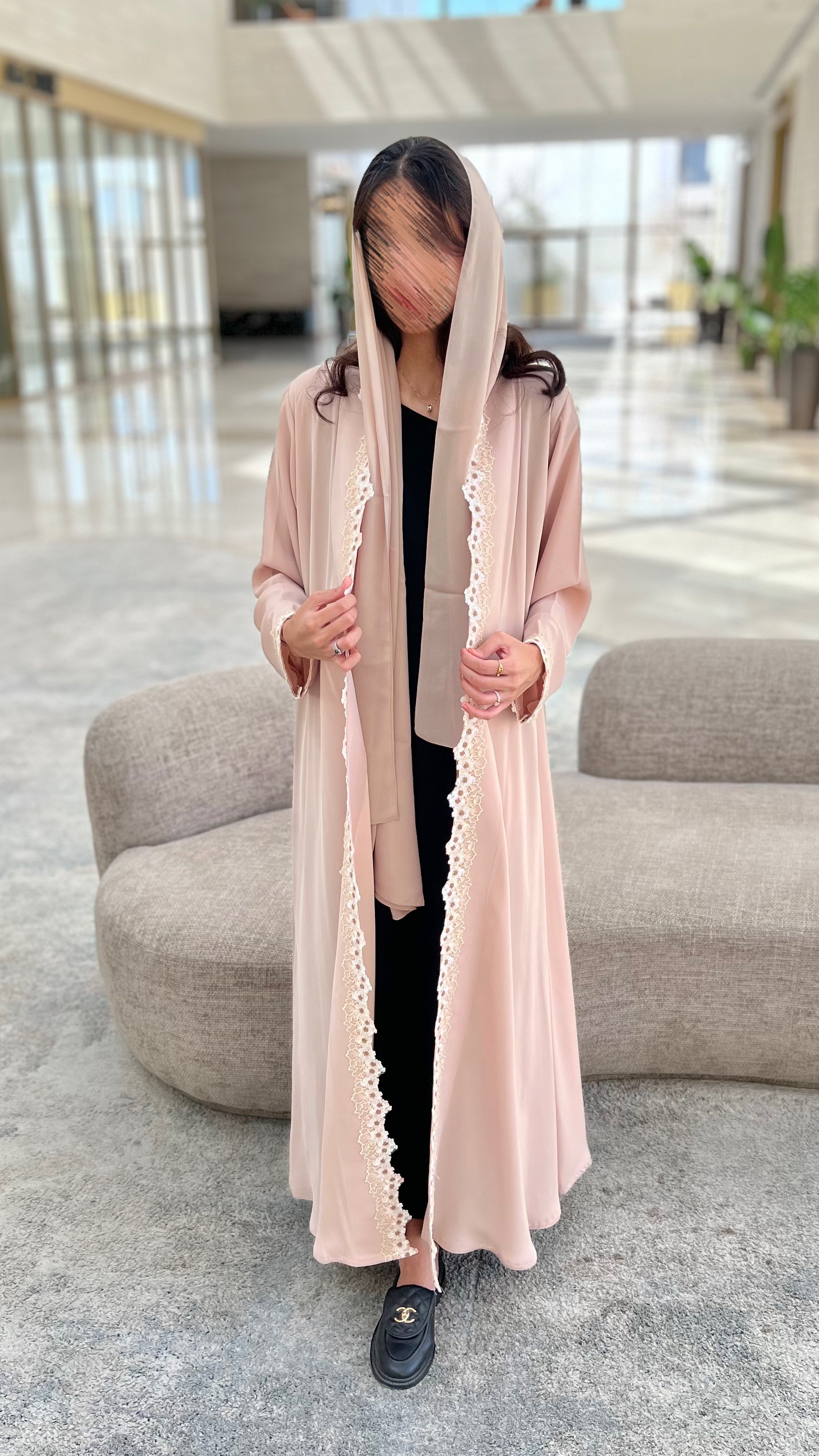 MW1723 - عباية كريب باردة مع تطريز - Aya