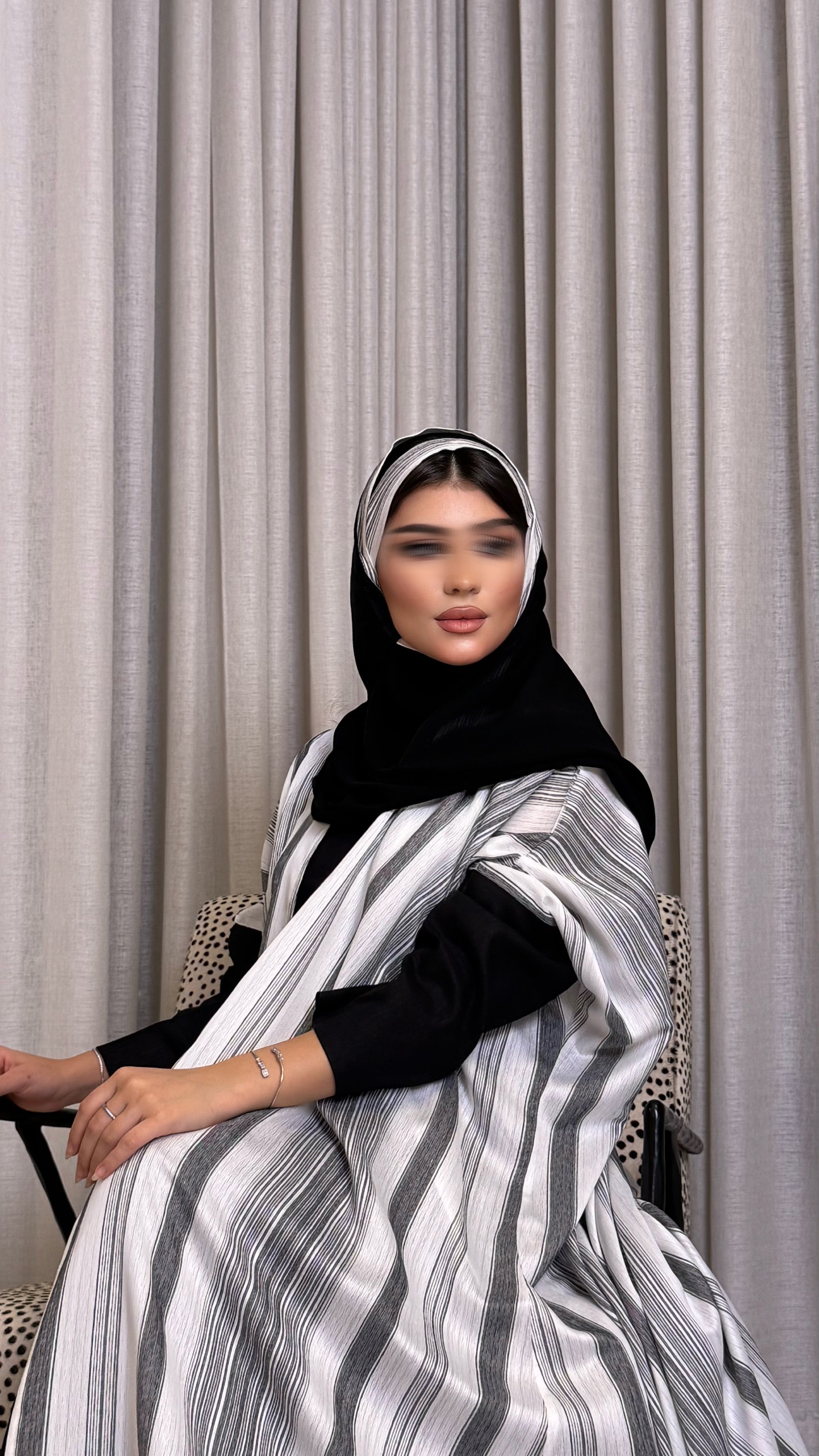 MWT303 - عبايه لنن مقلم ولنن اسود |Striped Linen Abaya with Black Linen Panels - Aya
