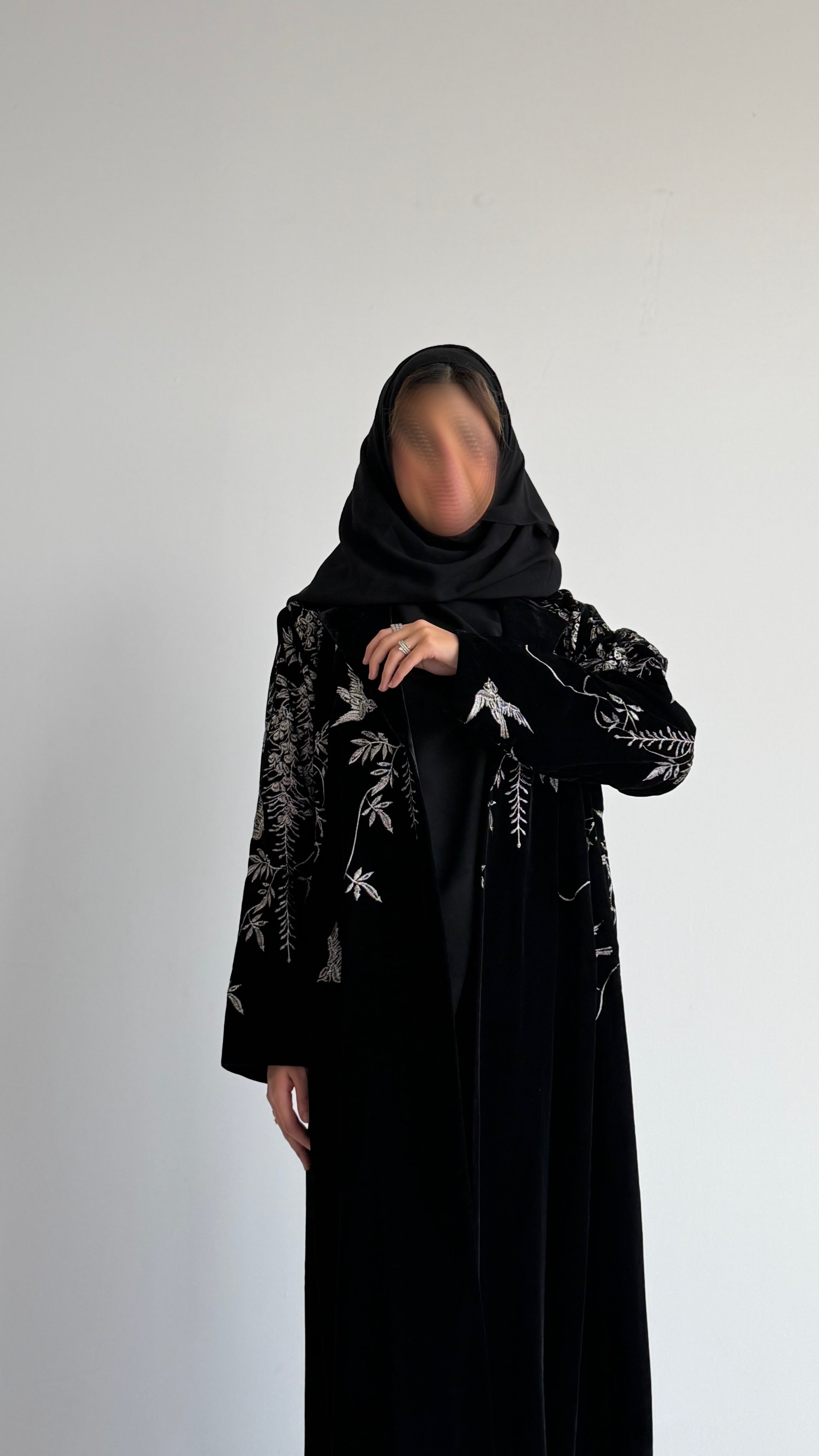 MWT547 - عباية مخمل مع تطريز فضي - Aya