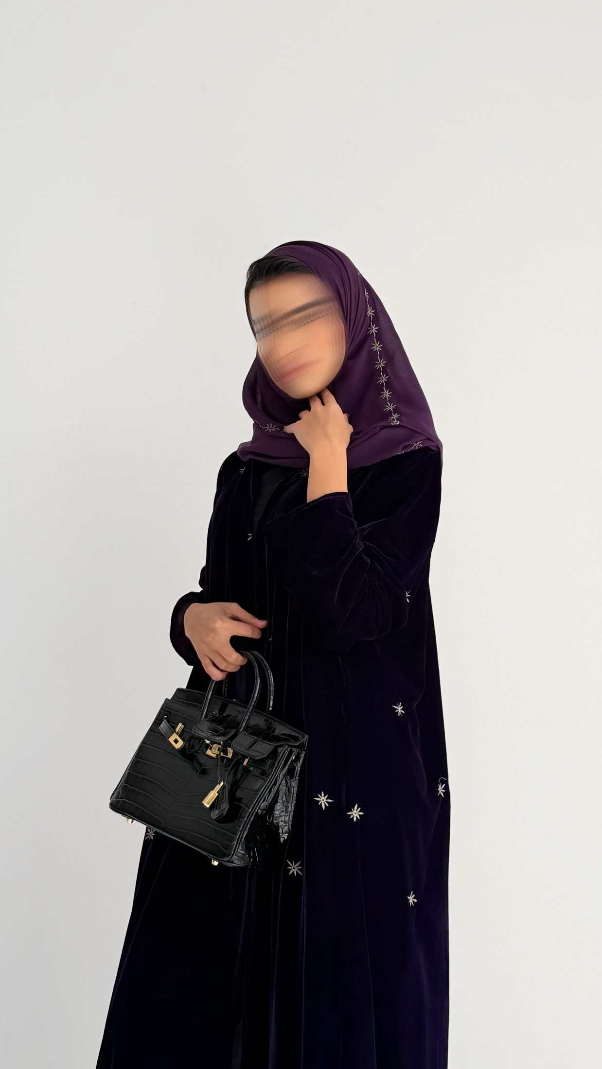 MWT880 - عباية مخمل تطريز نجمات - Aya