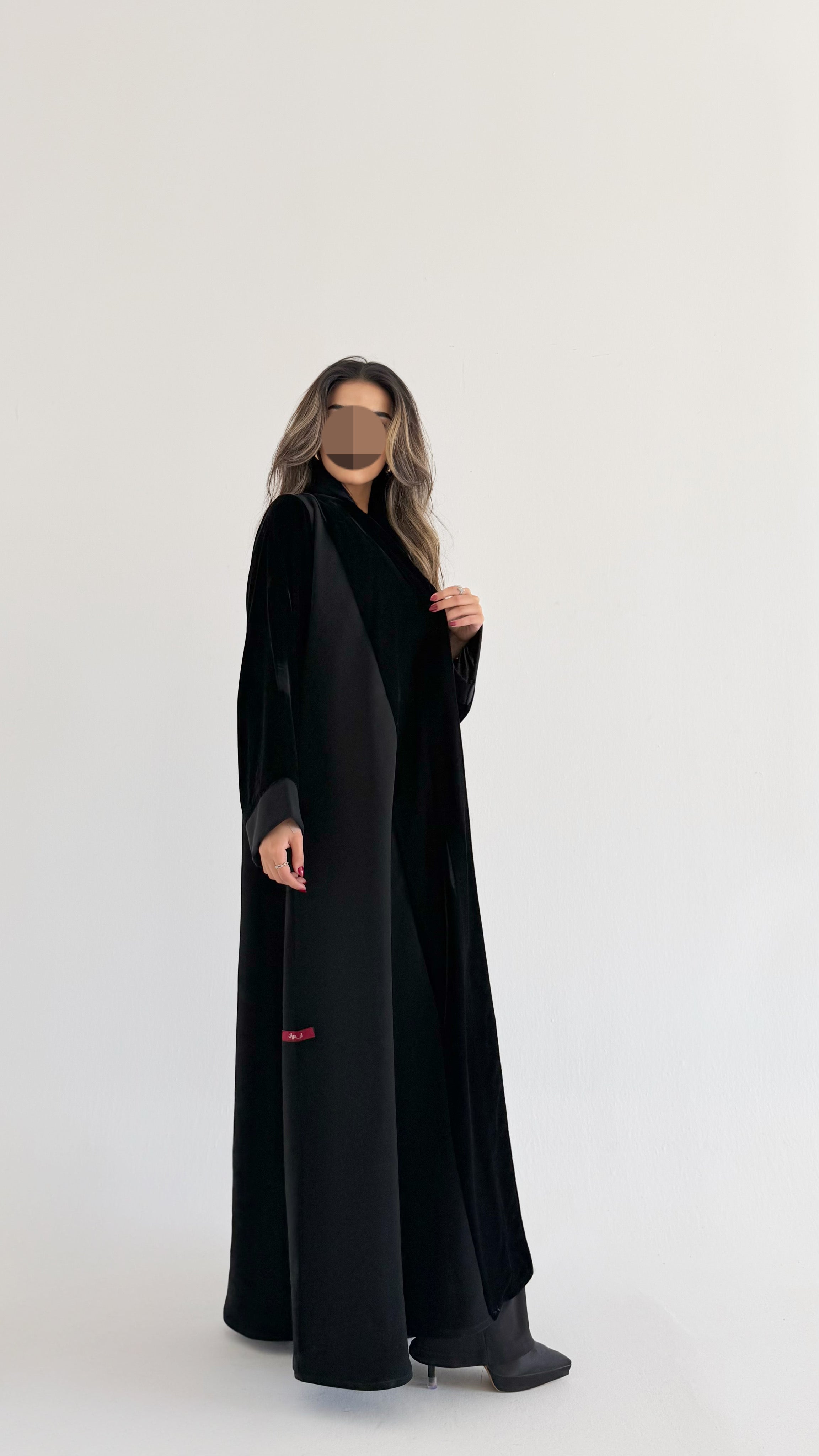 MWE914 - عباية سوداء كريب مخمل قصة كلوش