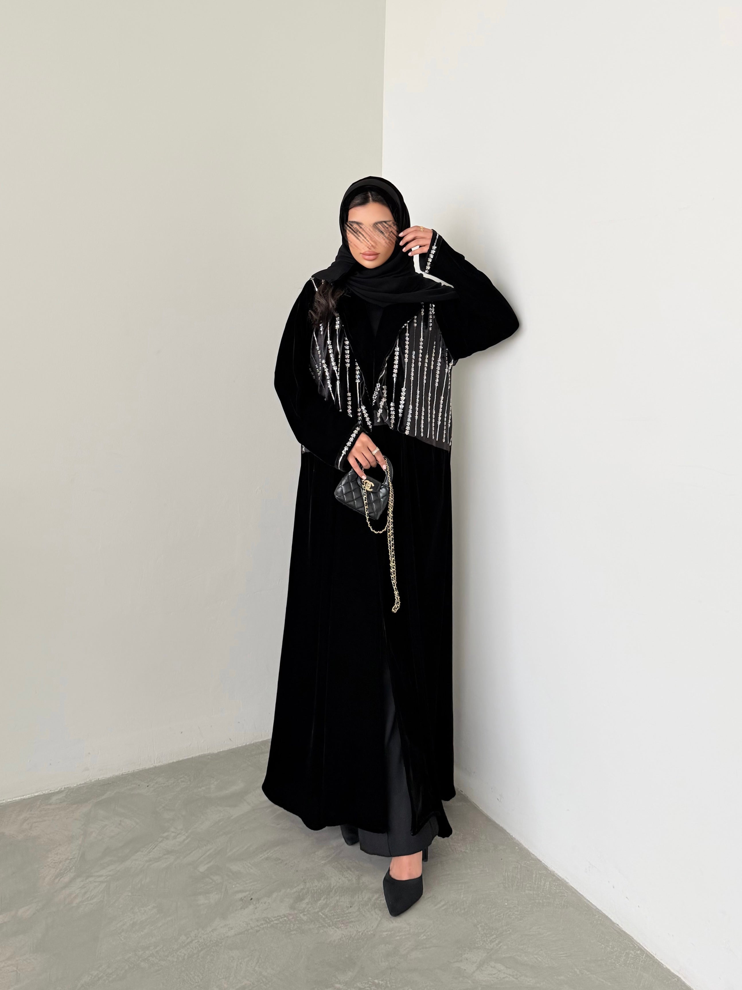 MW645 - Light Crepe Standing with Jacquard Half-Cloche