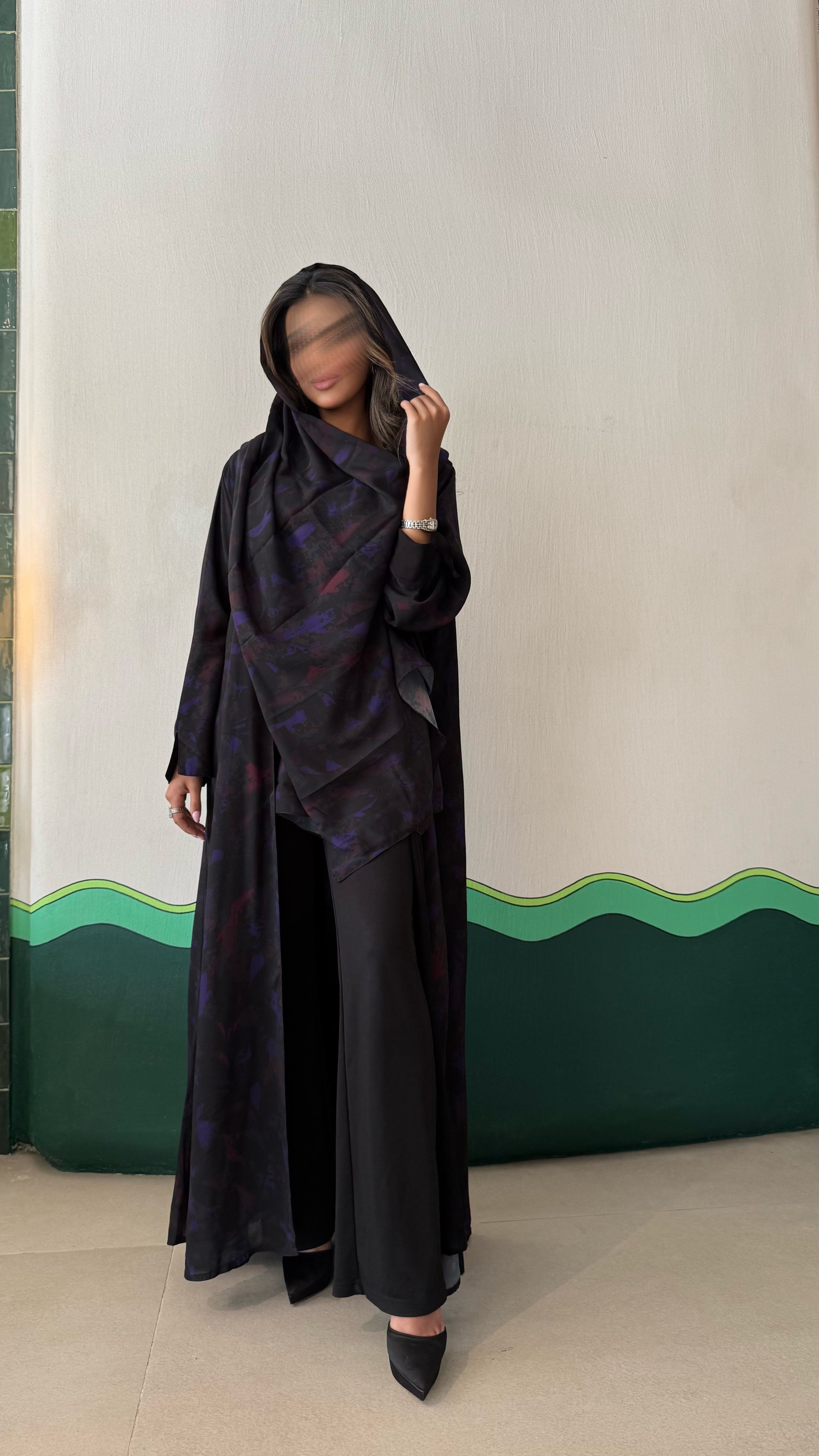 MWT448 -عباية طباعة اسود مع دمج بنفسجي واحمر - Aya