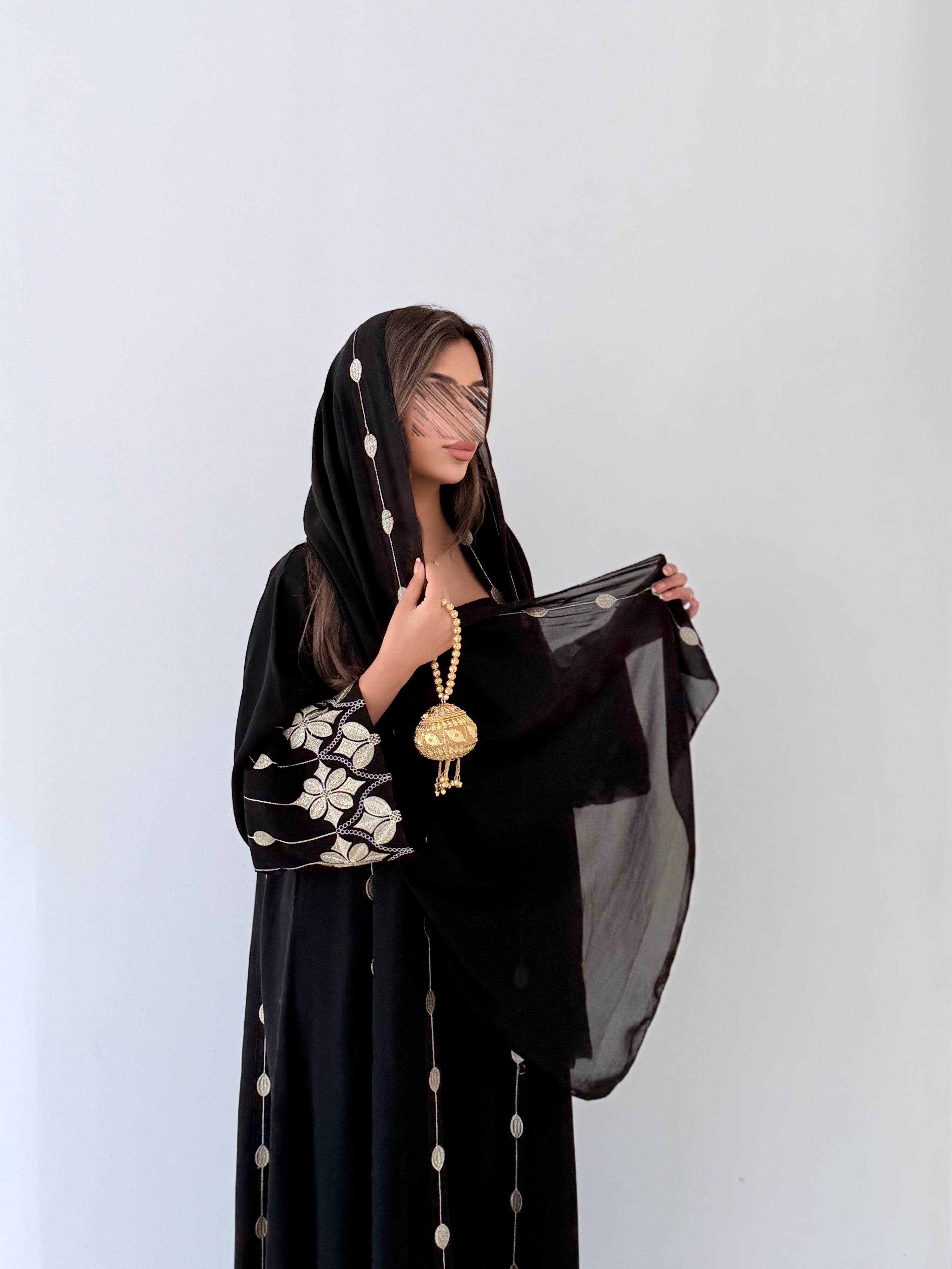 MWT5016 - قماش اسود مطرز قصة كلوش - Aya