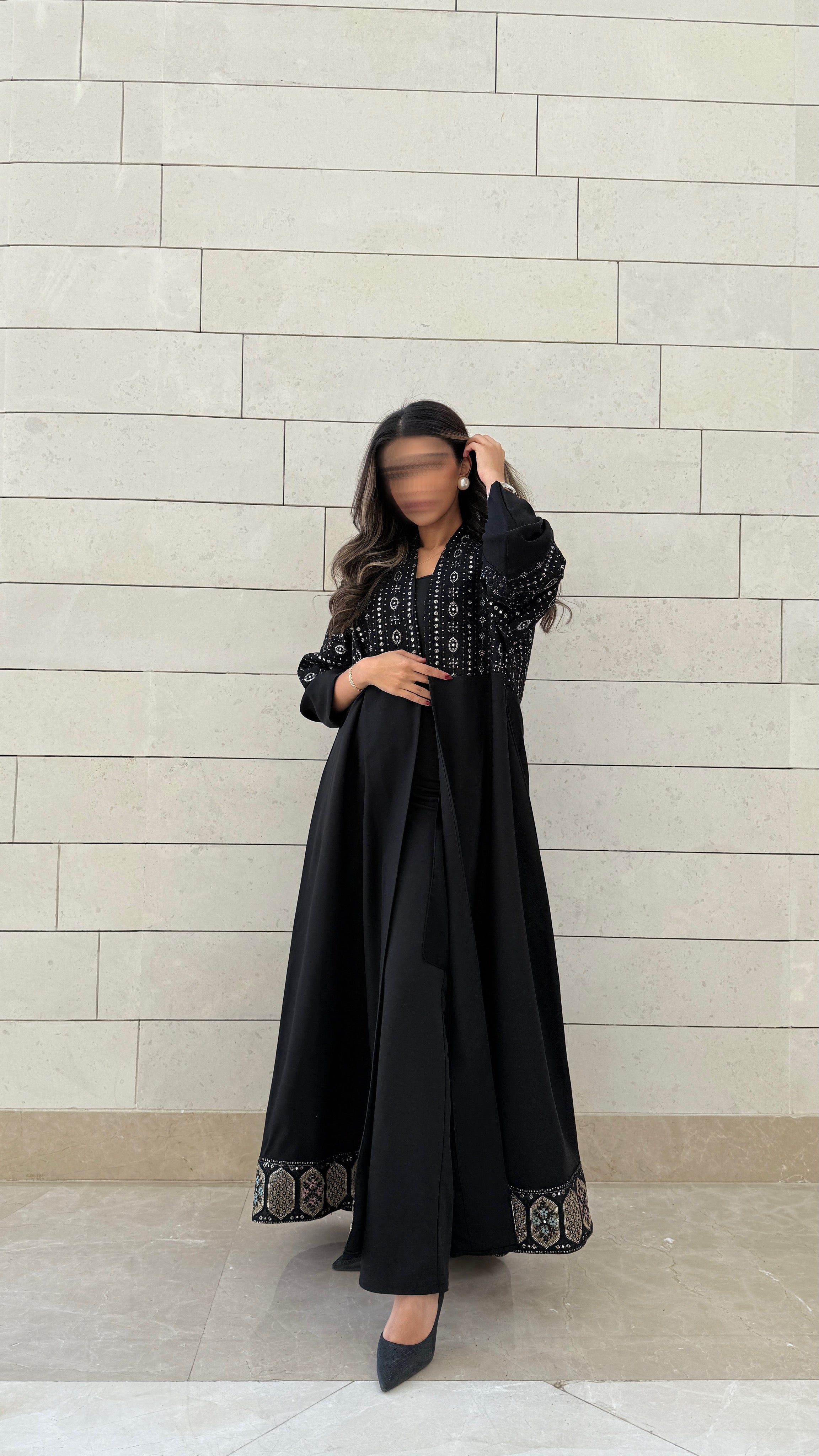 MWT585 - عباية سوداء بتطريز من الأسفل والصدر - Aya