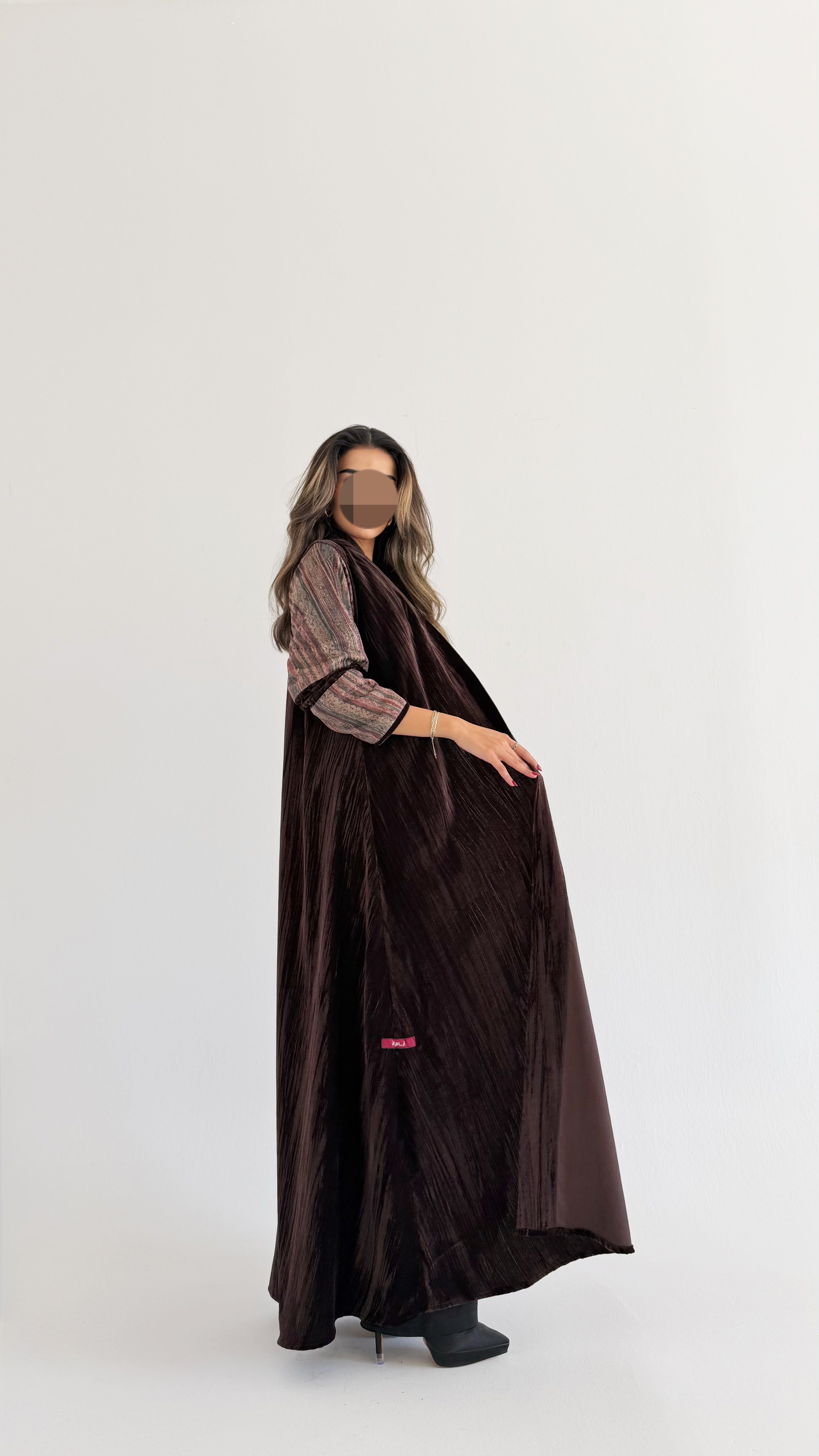 MWT892 - عباية مخمل مع تدخيلة - Aya