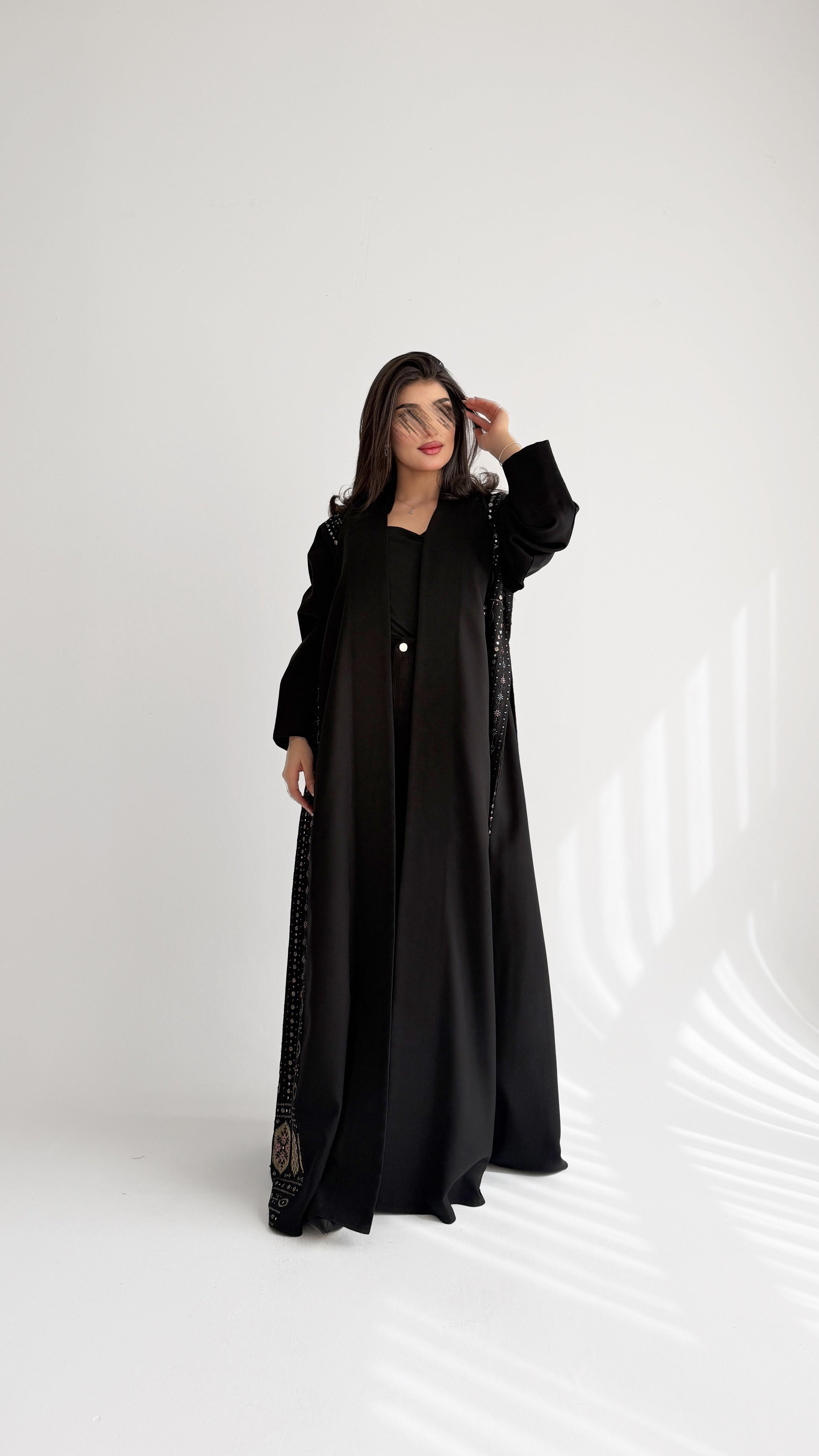 MWT1032 - عباية اسود مع تدخيله لنن تطريز - Aya