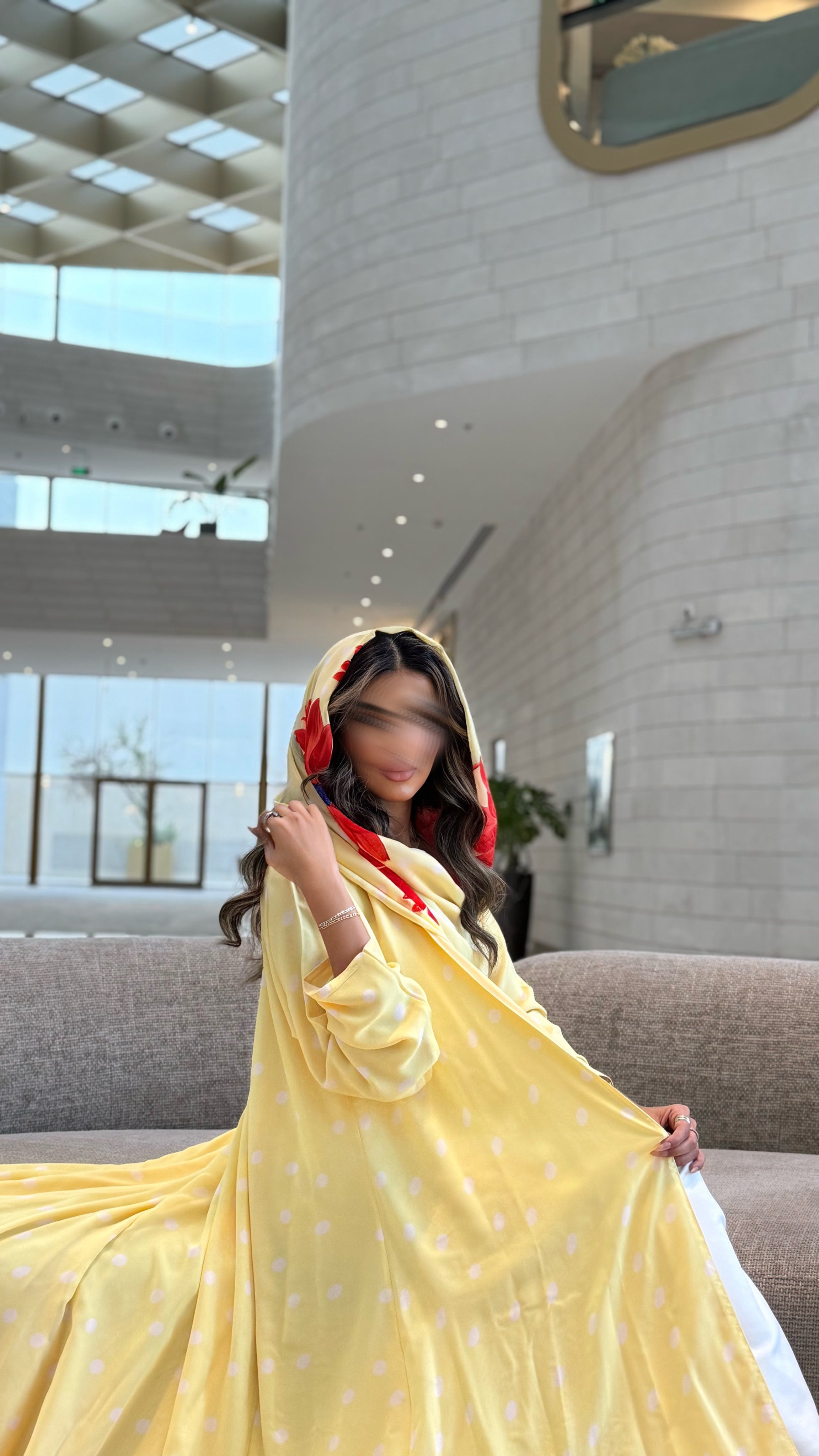 MW1593 - عباية شيفون صفراء منقطة بأطراف ورود | Yellow Polka-Dot Chiffon Abaya with Floral Edges