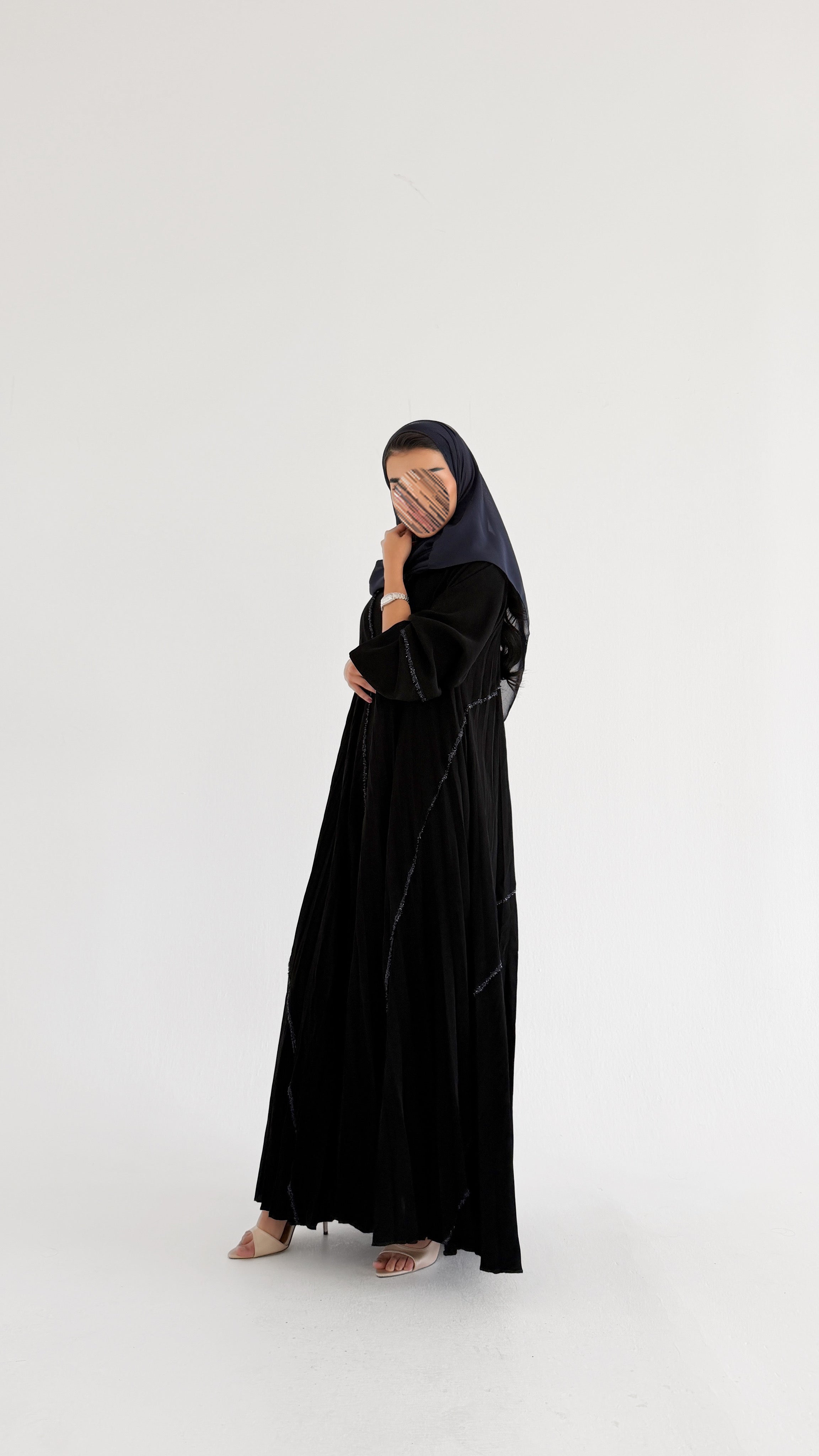 MW2075 - عبايه كلوش مع اضافة برواز كحلي - Aya