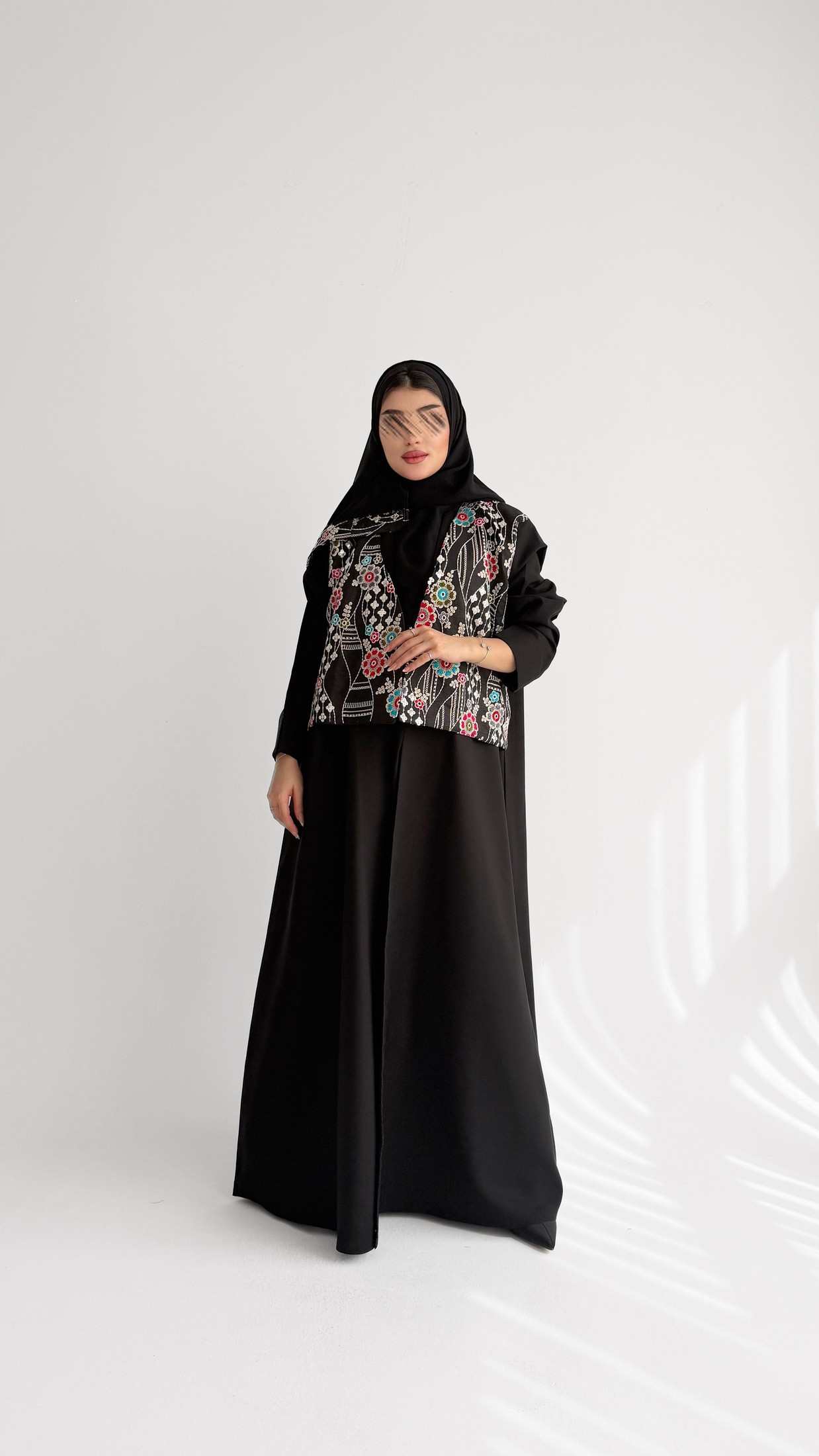 MWT1033 - عبايه مع تدخيله لنن تطريز بالامام - Aya