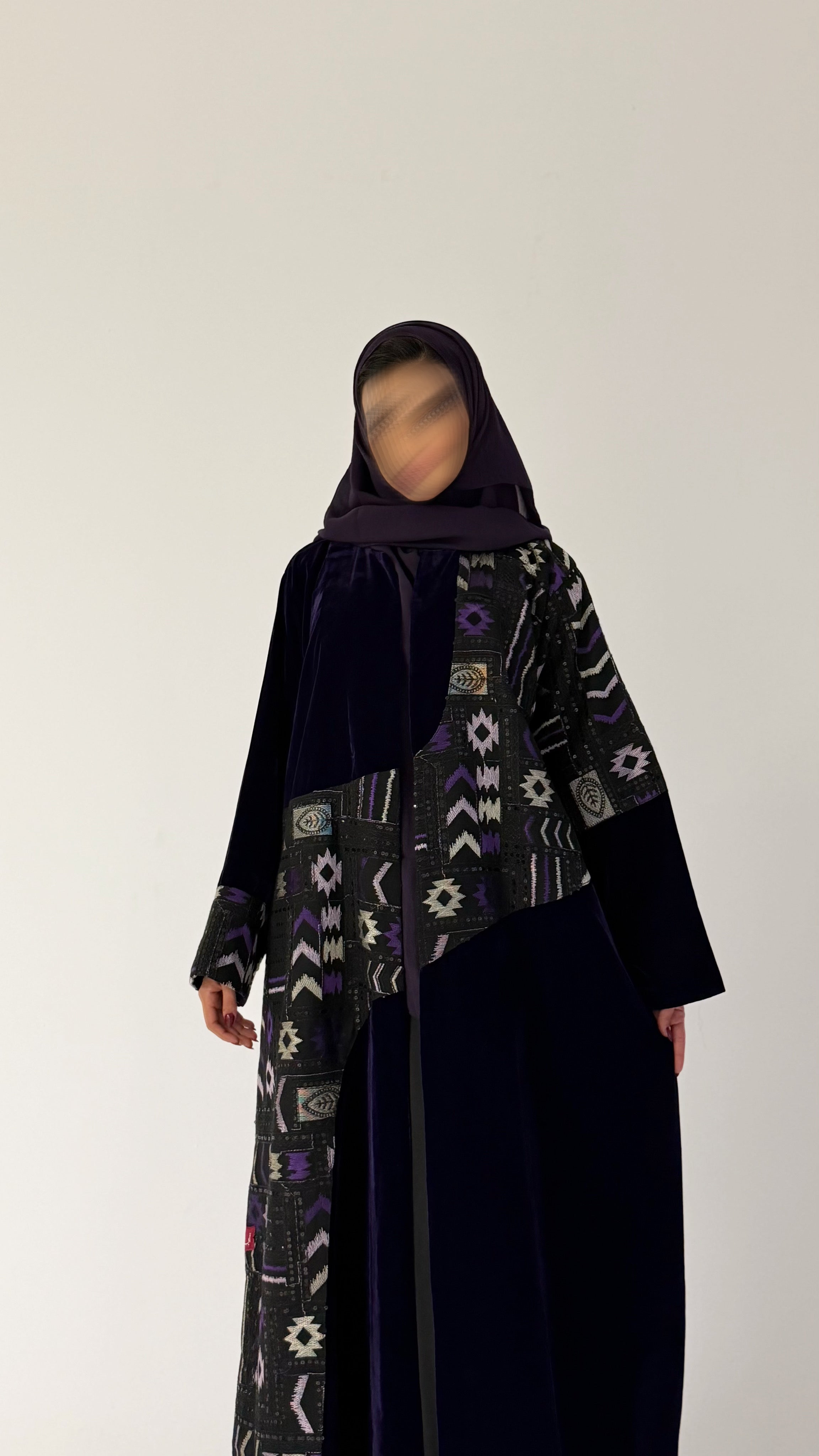 MWT544 - عباية مخمل موف مع تطريز هندي - Aya