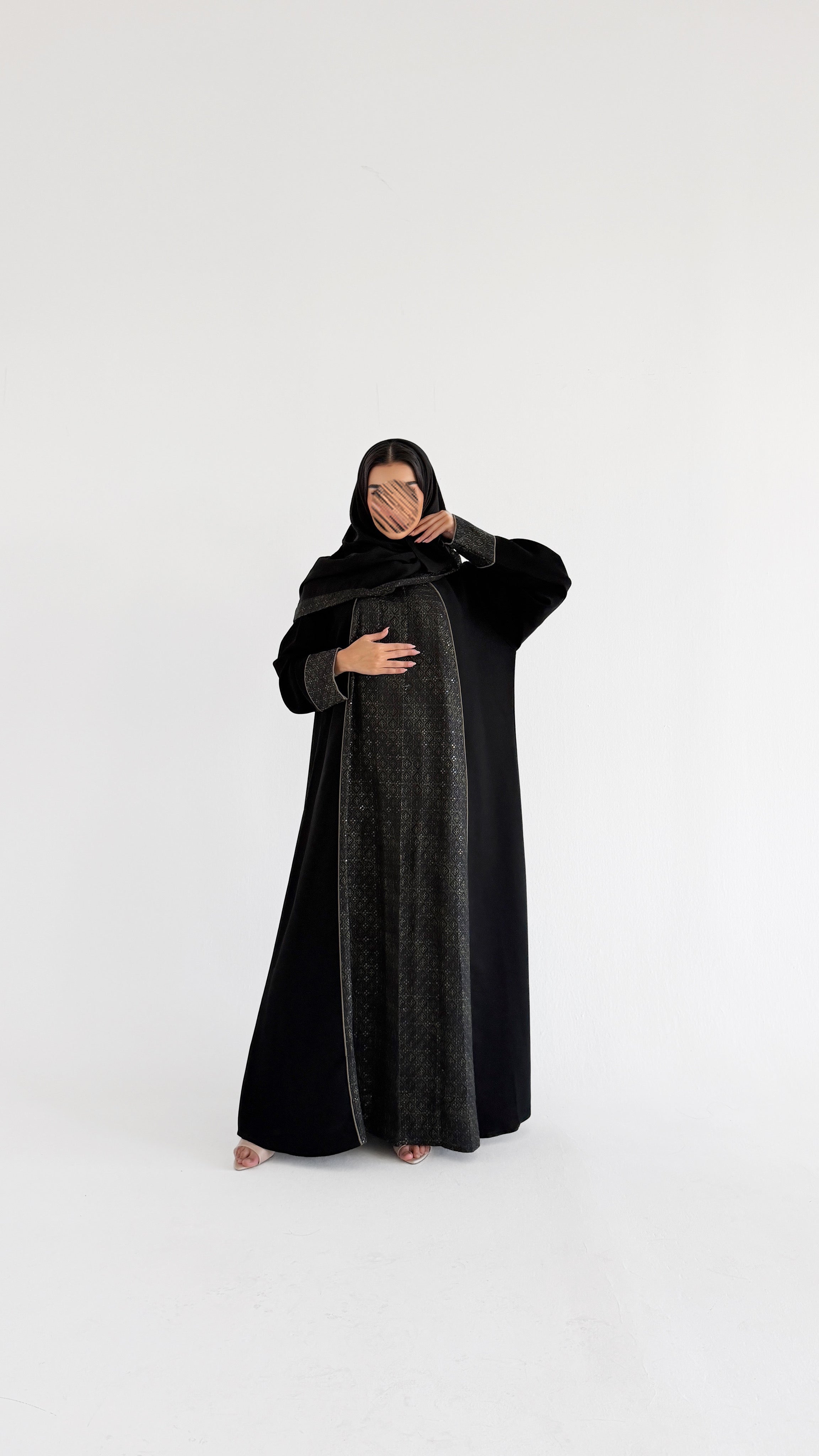 MWT1114 - عباية كريب مع تدخيلة ركامة - Aya