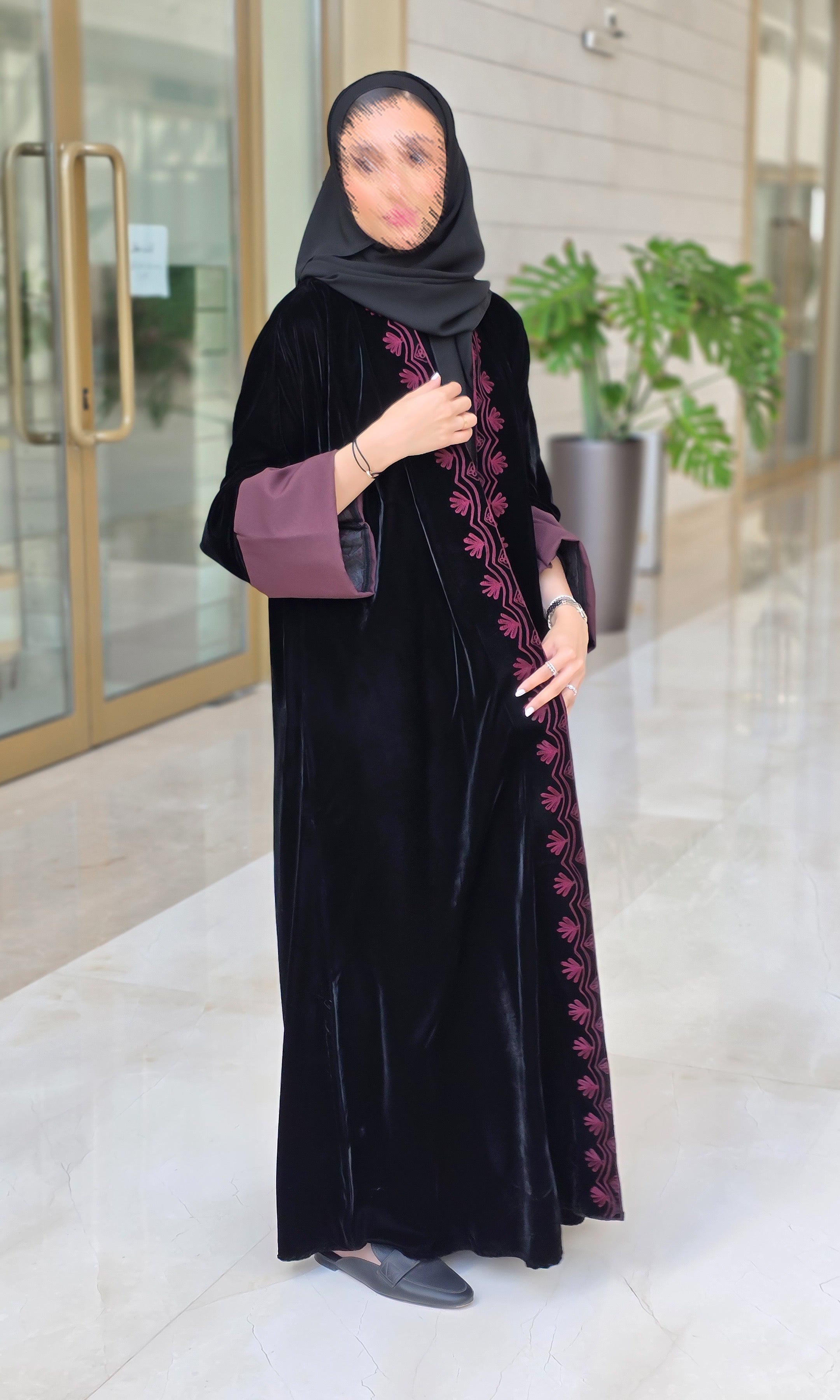 MWT361 - عباية مخمل تطريز عنابي