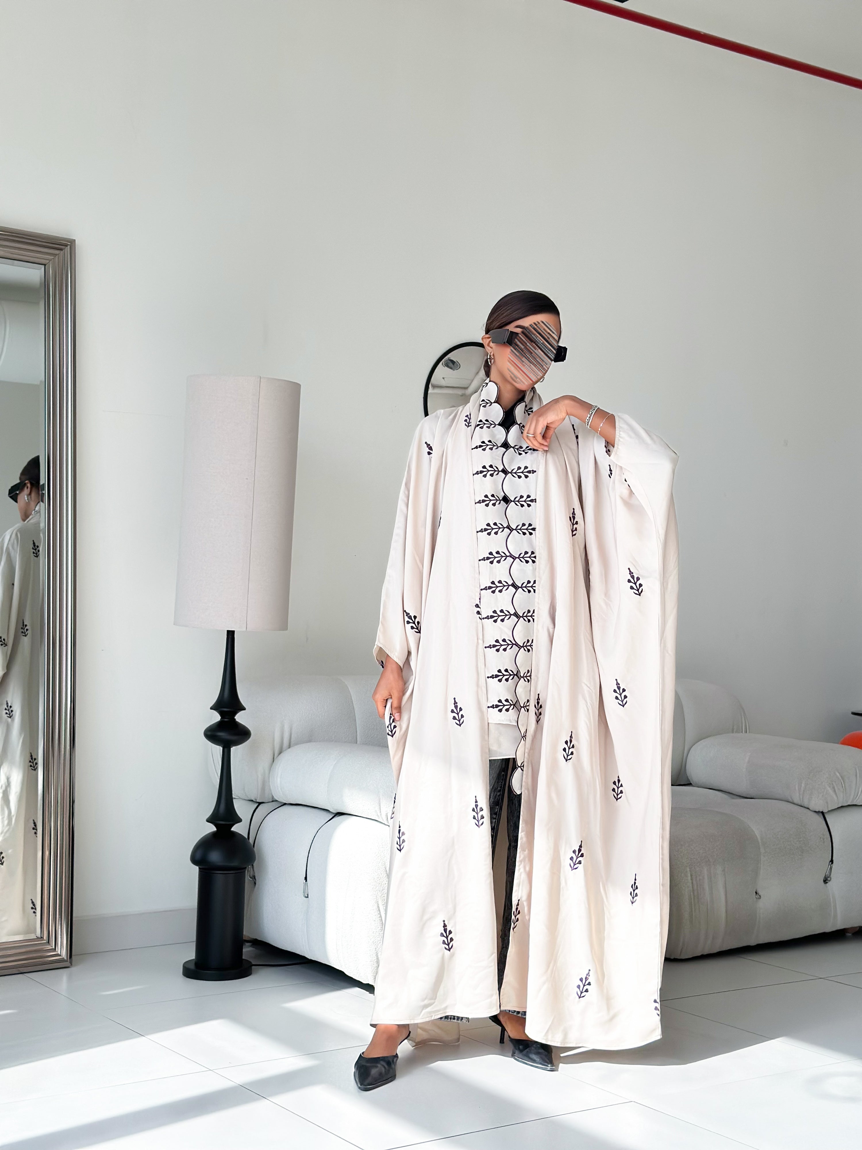 MW1521 - عبايه كريب سعودي صيفي مع تطريز كامل ورد طرحه تطريز كامل