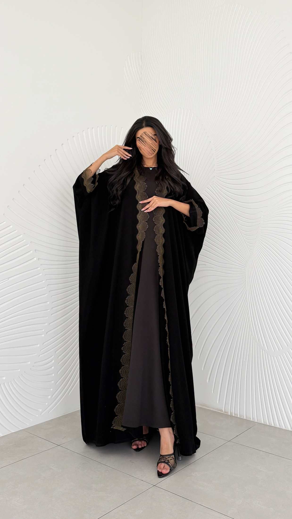 MWT5128 - عباية اسود كريب مع كلفة زيتي - Aya