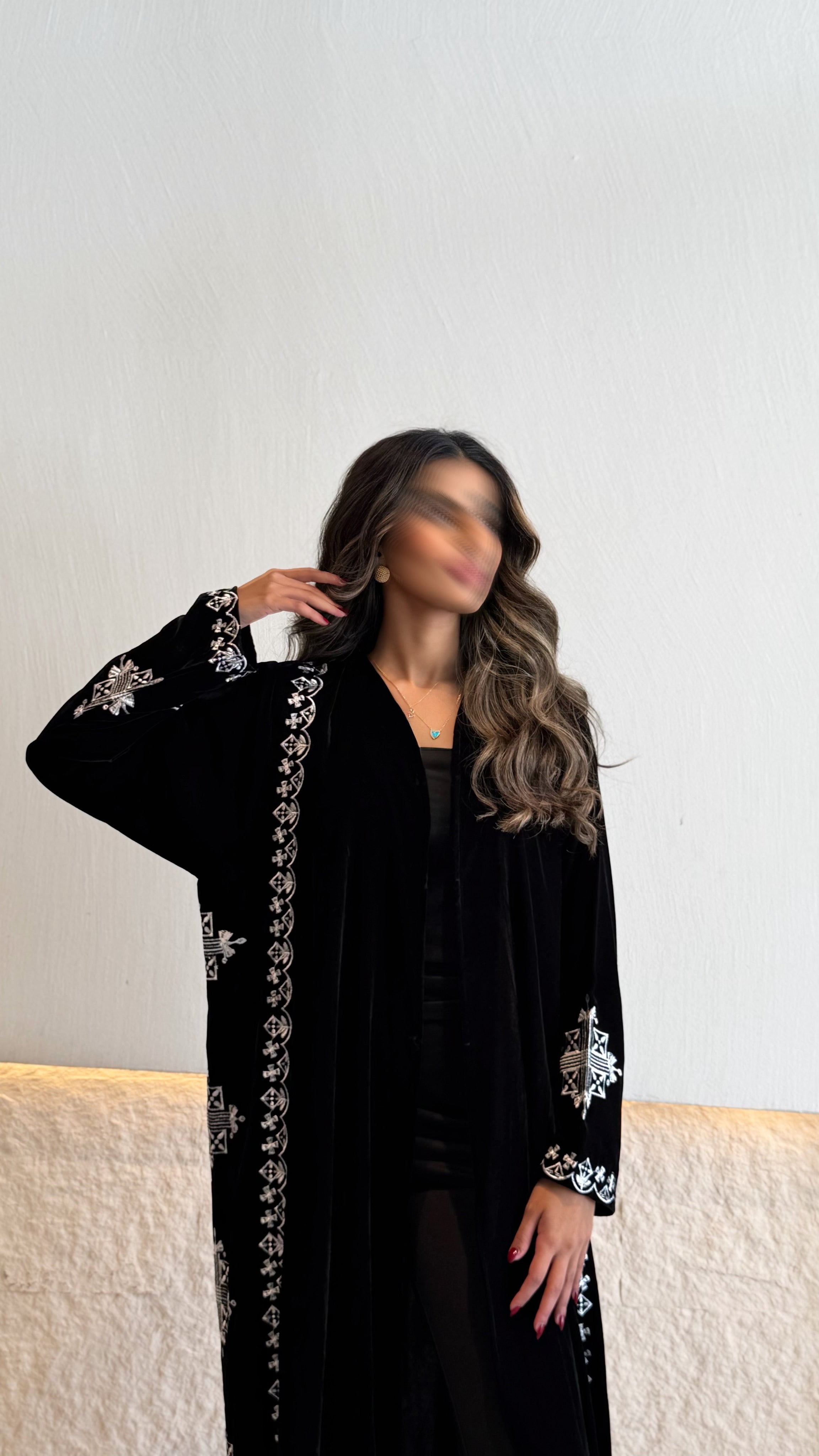 MW1782 - عباية مخمل تطريز كمبيوتر - Aya