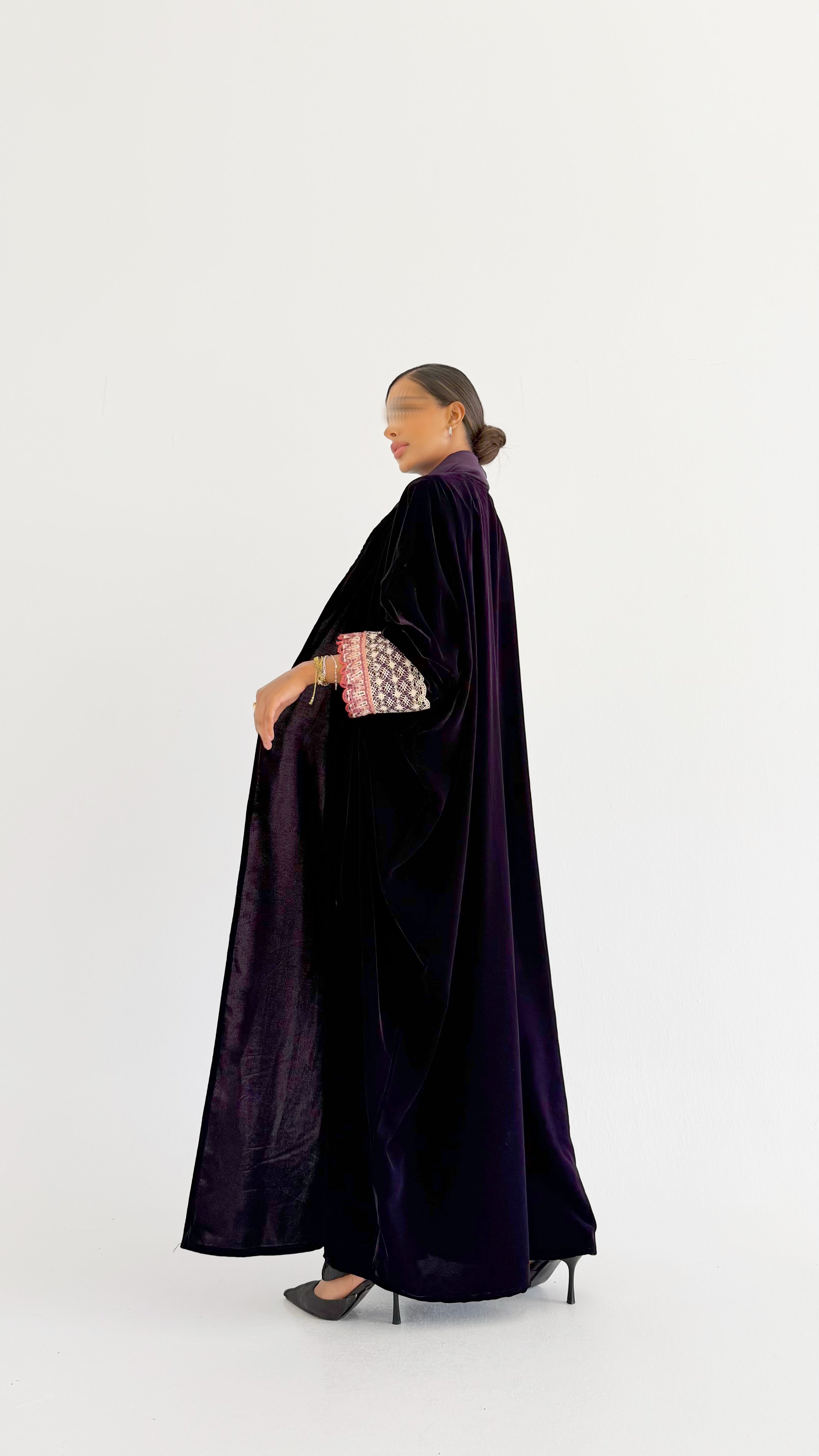 MW2004 -عباية مخمل اس اس مع اضافة الكورشية بالاكمام