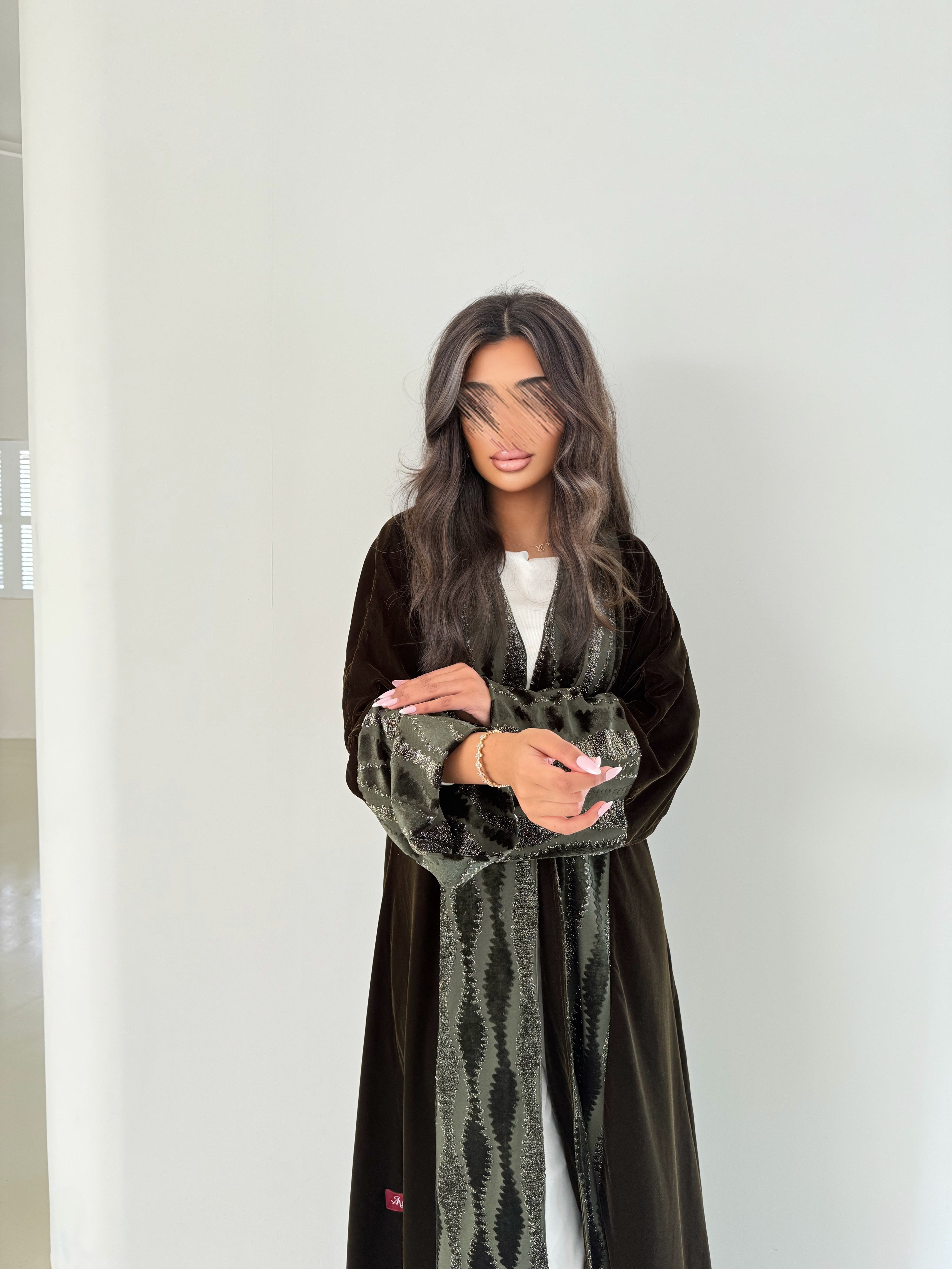 MW645 - Light Crepe Standing with Jacquard Half-Cloche