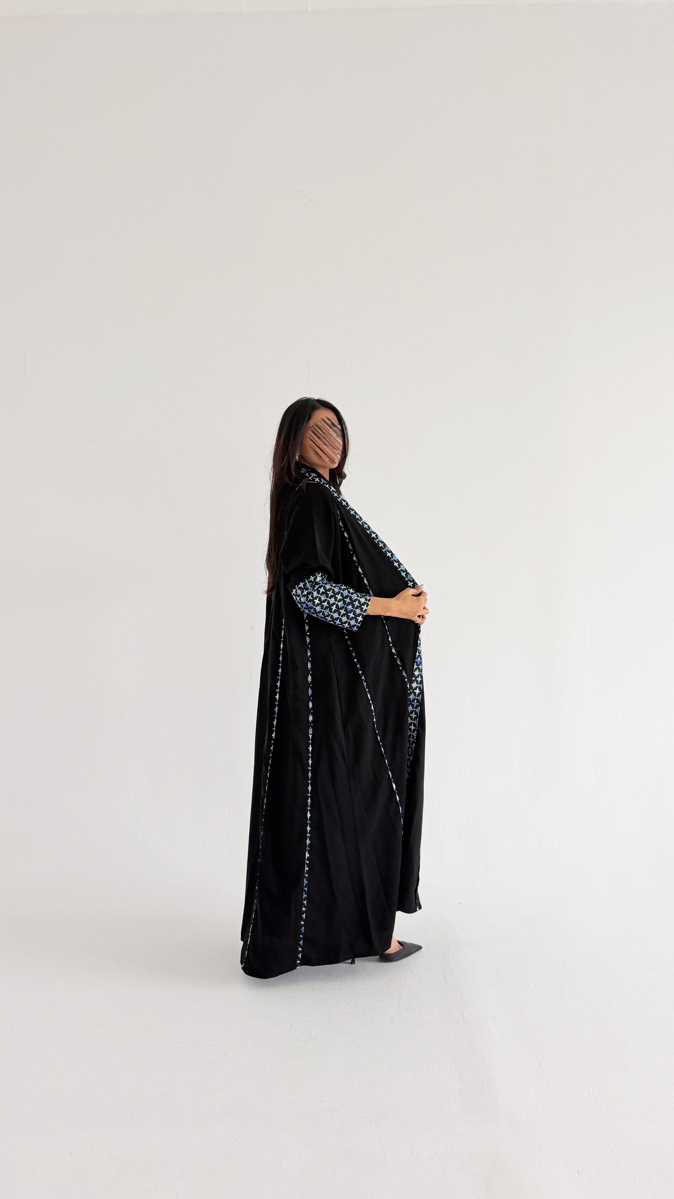 MWT5043 - كريب اسود قصة كلوش مع قماش قيطان - Aya