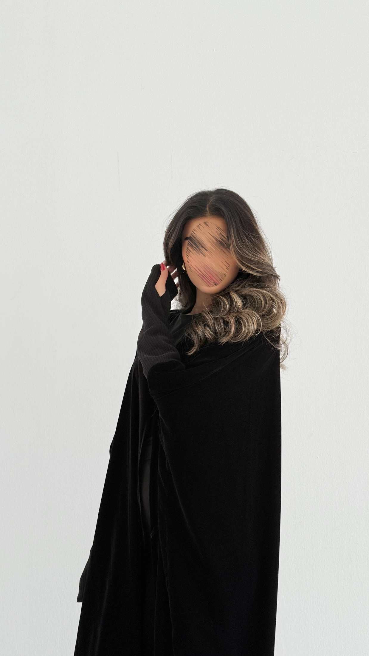MWT749 - عباية مخمل بأكمام استرتش - Aya