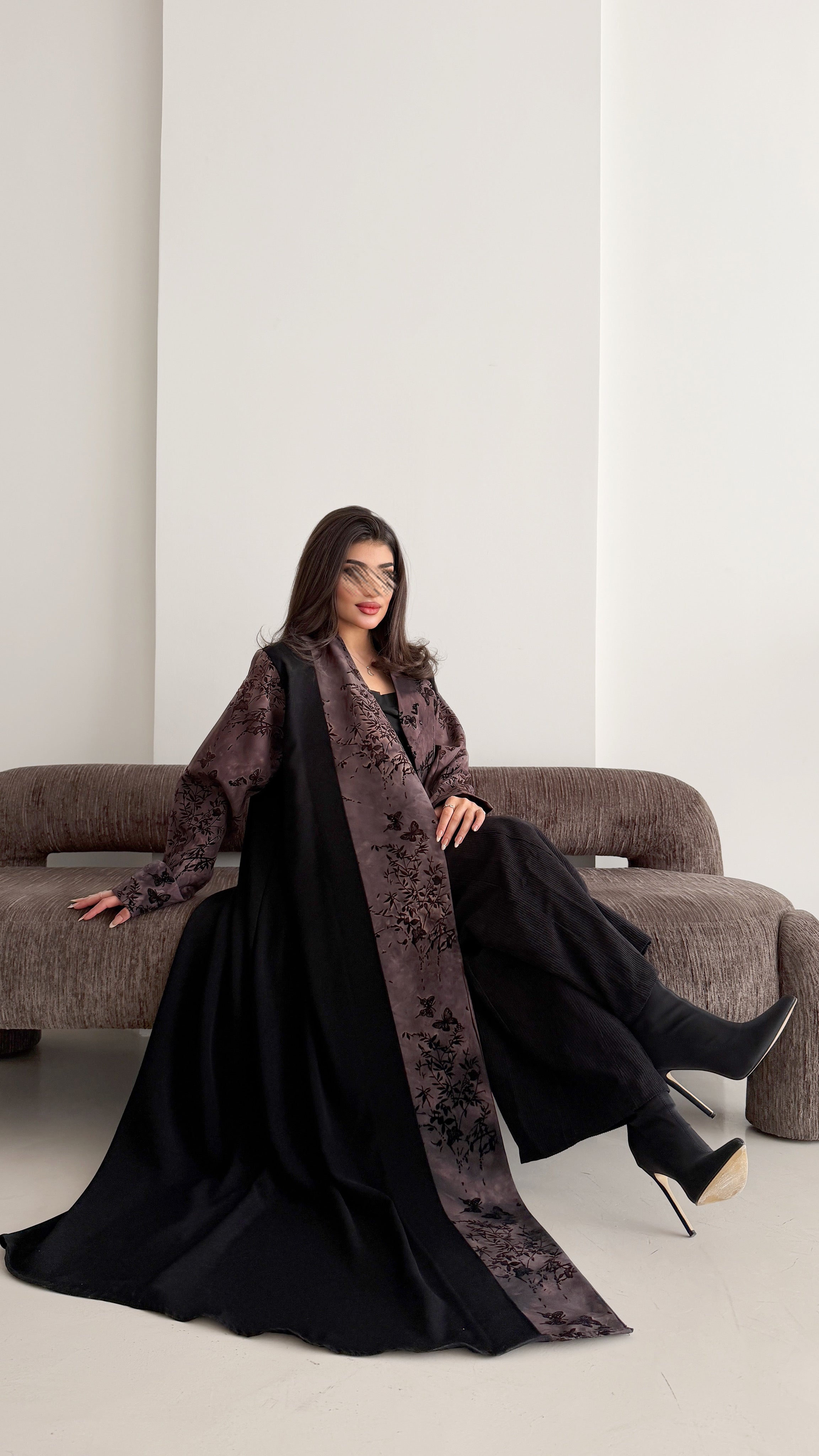 MW2027 - عباية كريب مع اضافه تدخيلات من الكريب المشجر - Aya