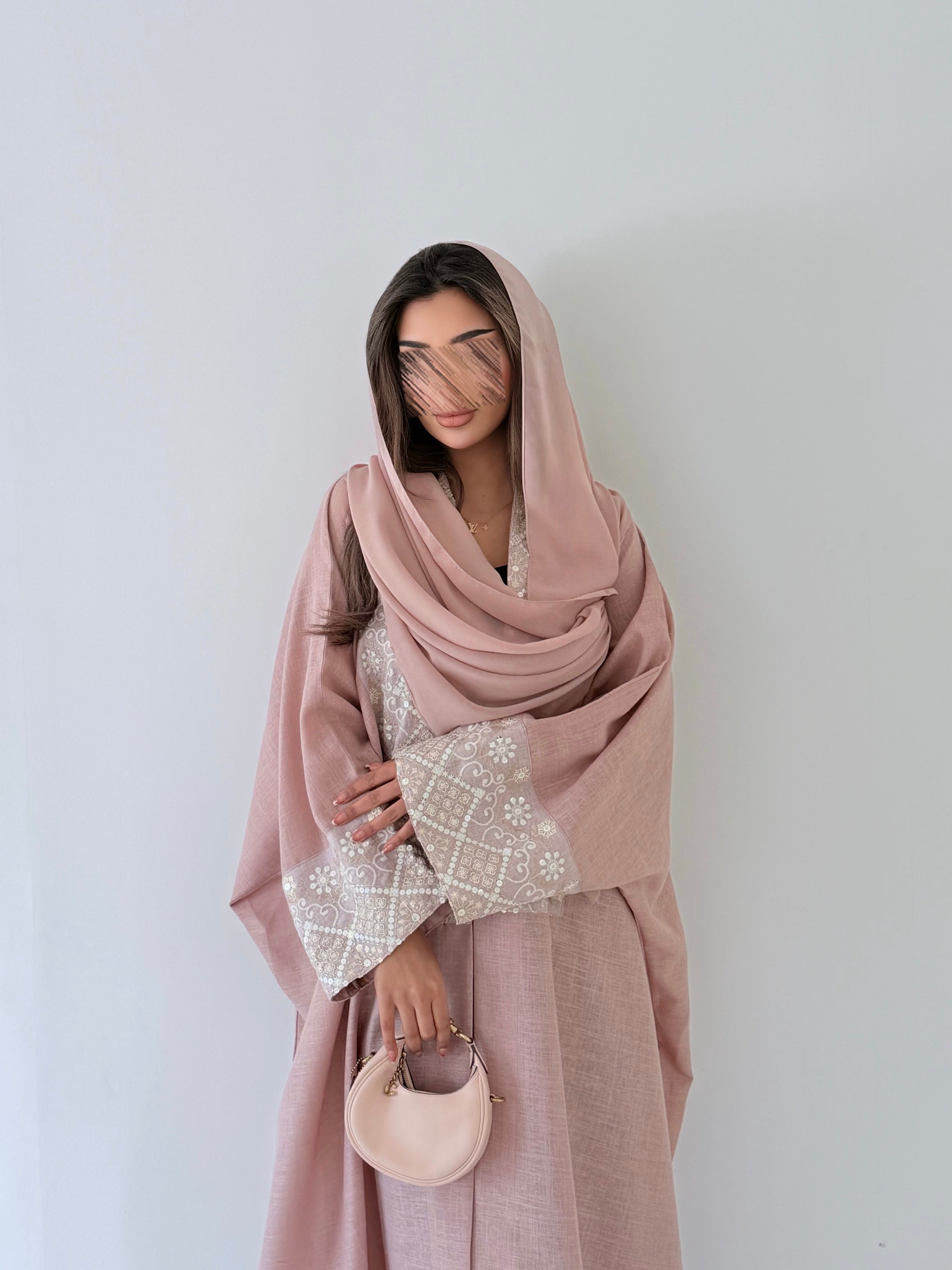 MWT5026 - لينن وردي فاتح مع قماش مطرز رمضاني قصة نص بشت - Aya