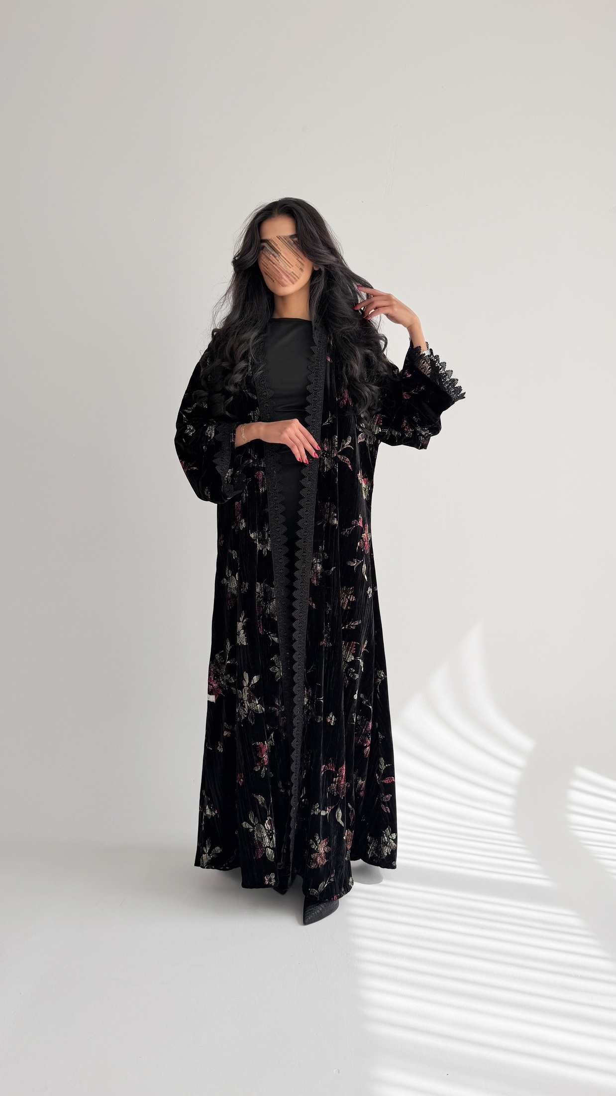 MWE104 عباية مخمل طباعة زهور - Aya