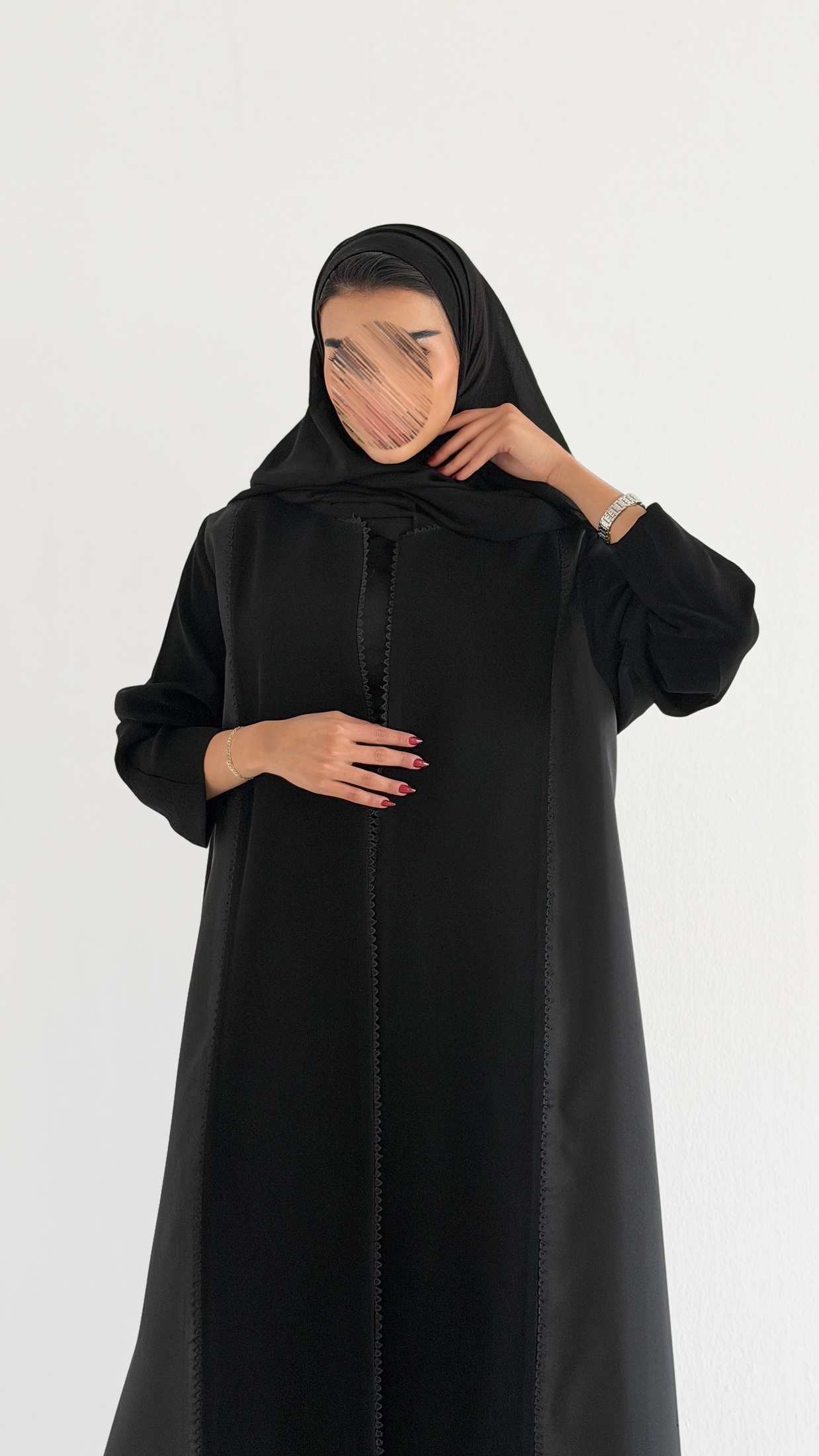 MWT1013 - عبايه مع تدخيله قماش لامع - Aya
