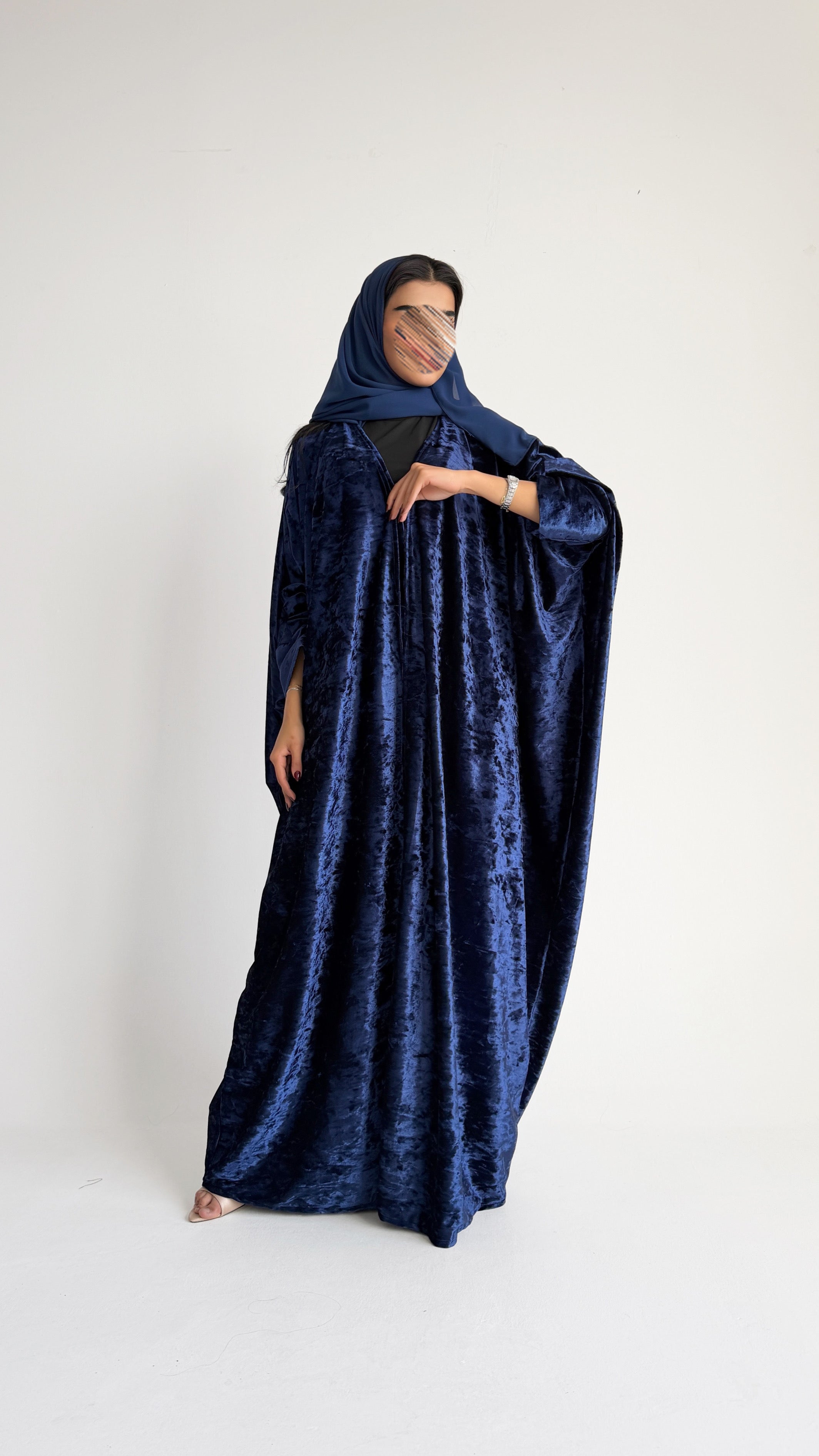 MW1828 - عباية مخمل - Aya