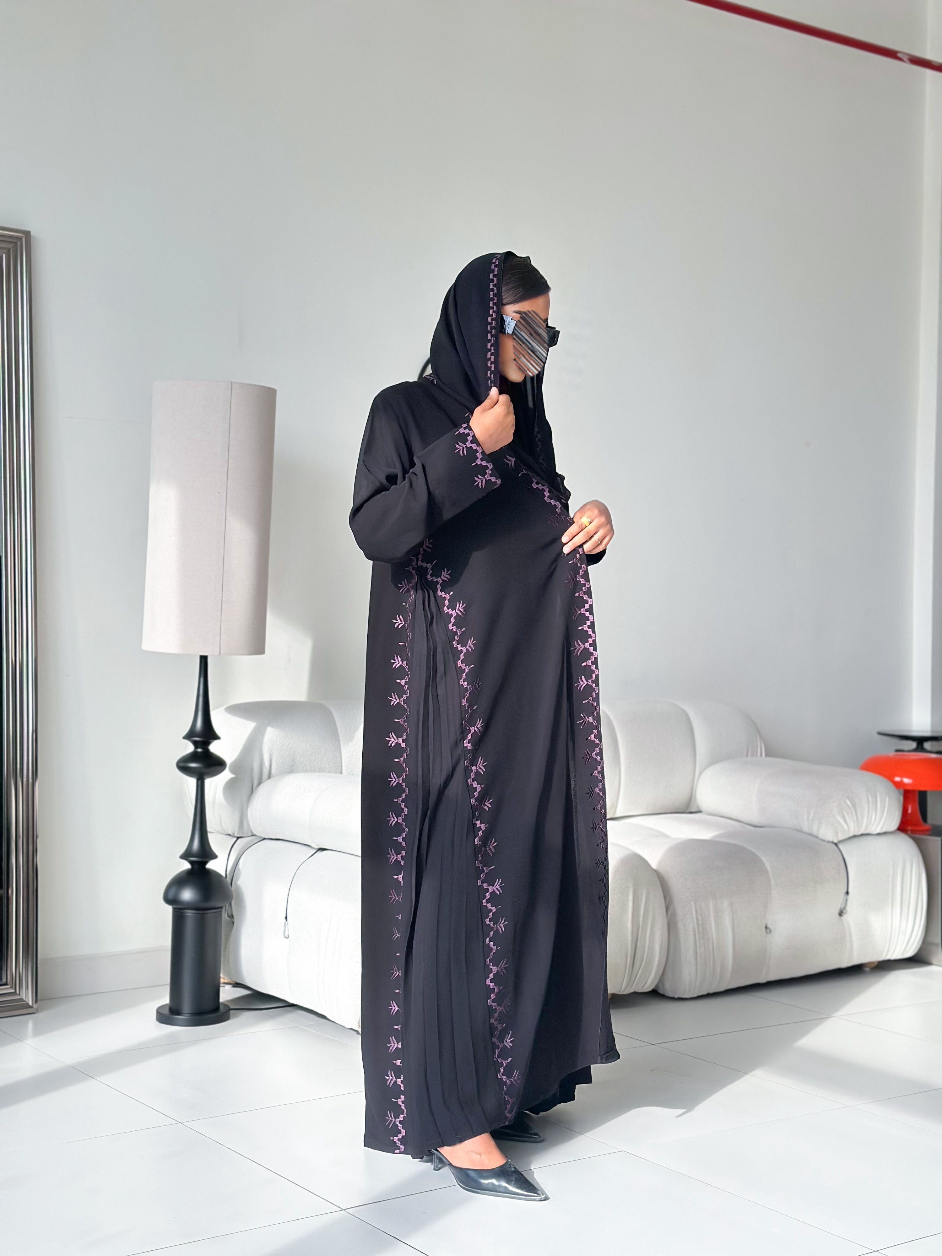 MW645 - Light Crepe Standing with Jacquard Half-Cloche