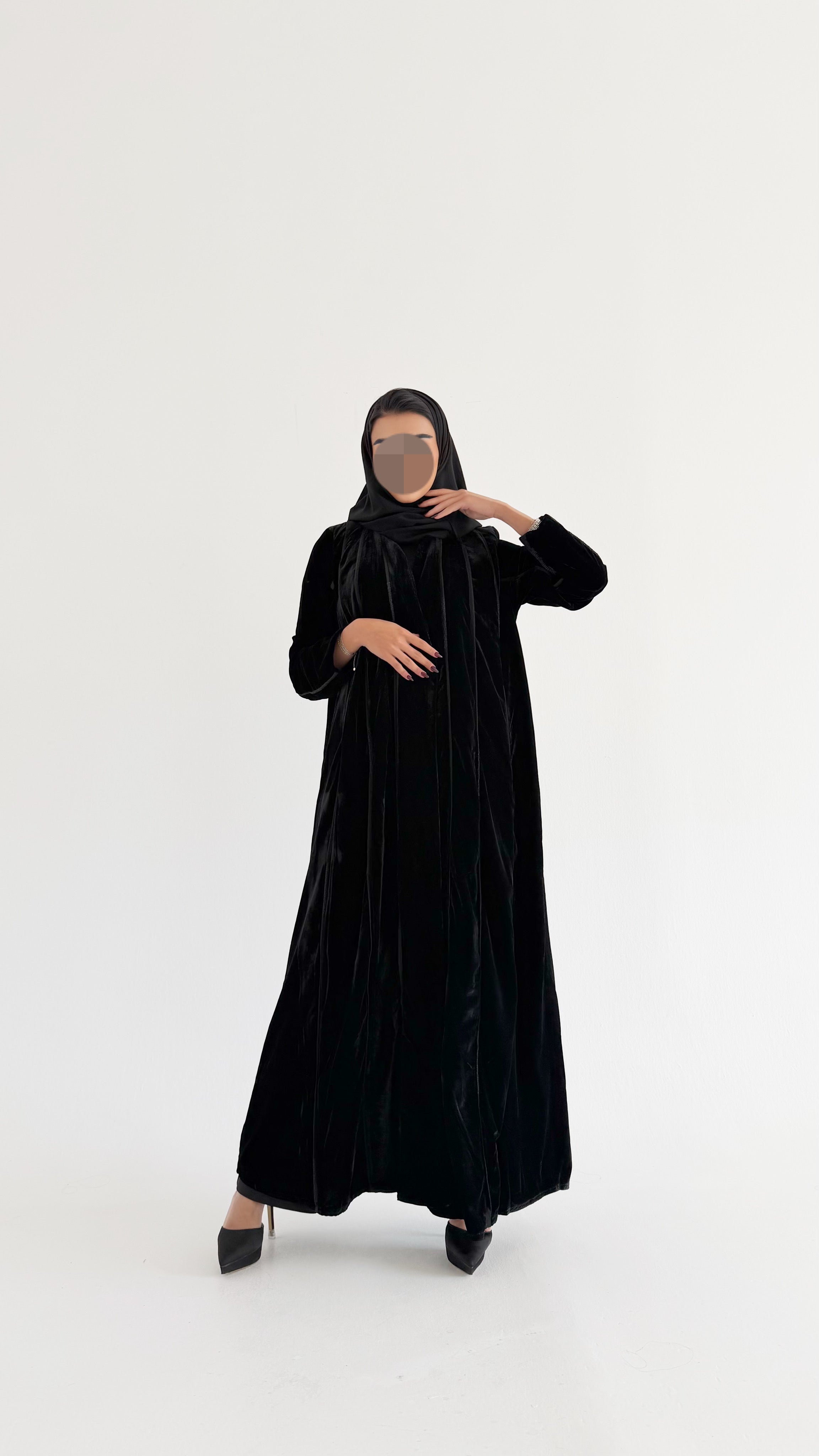 MWT666 - عباية مخمل اسود بخطوط اسود