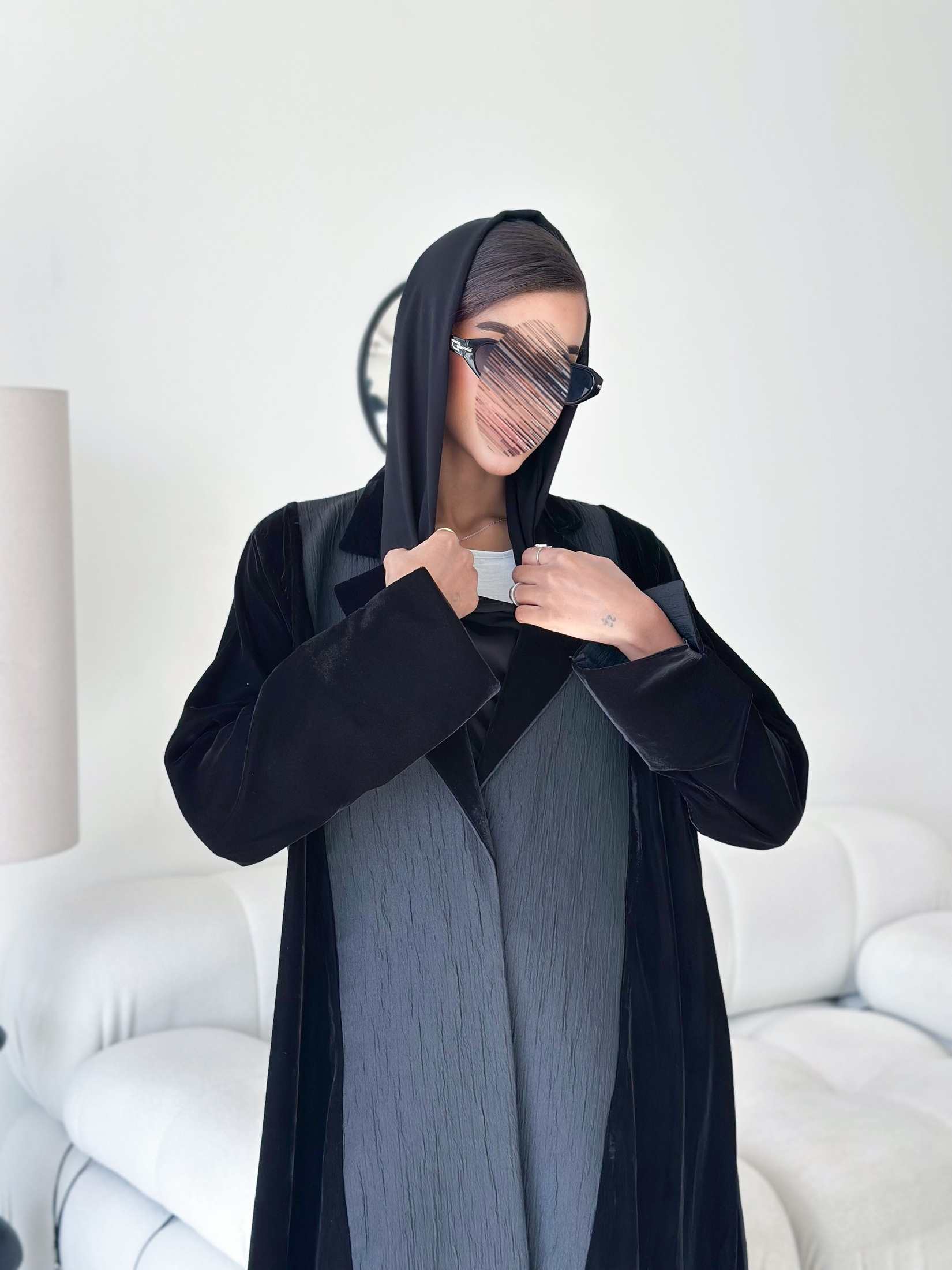 MWT557 - عباية مخمل مع تفتة - Aya