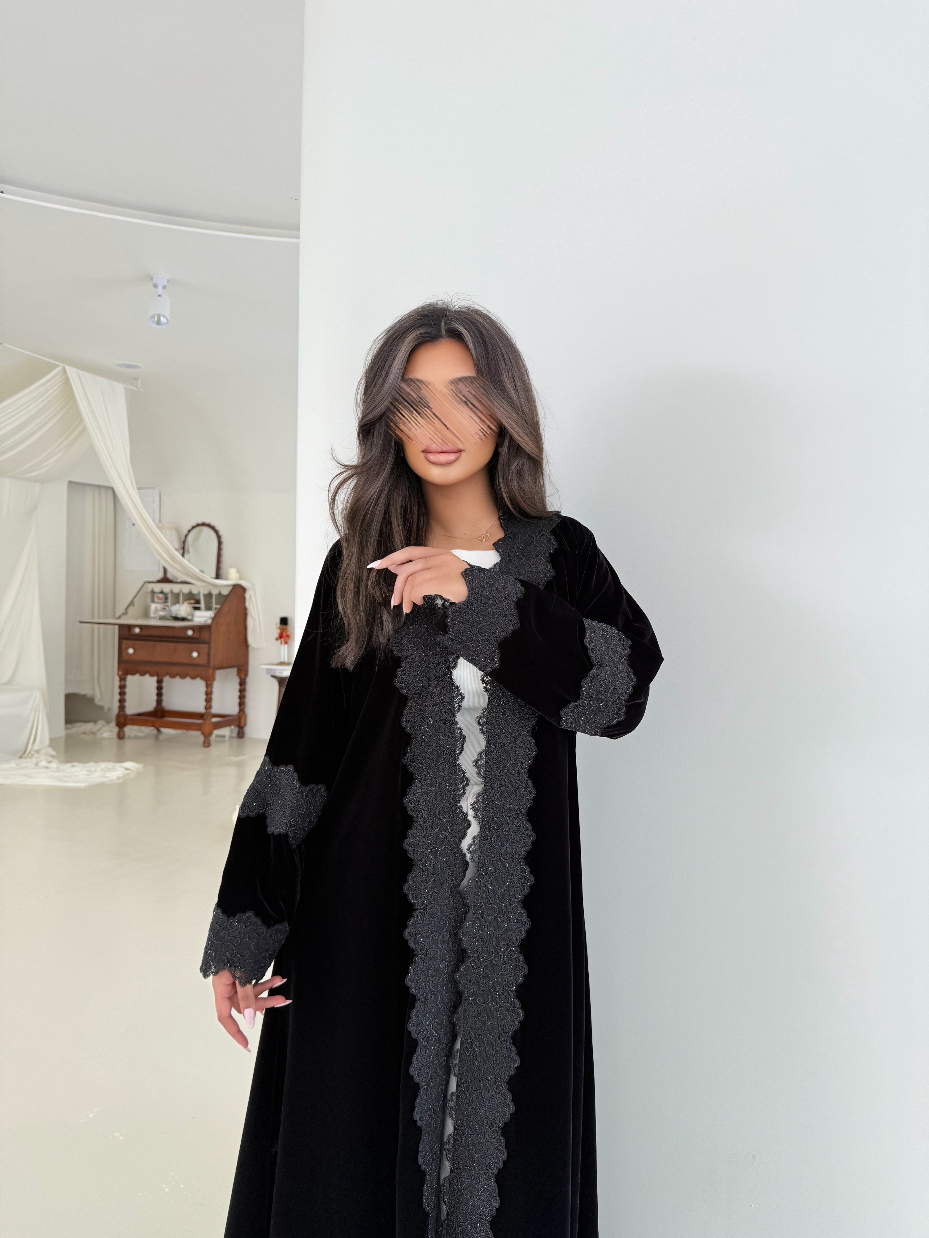 MW645 - Light Crepe Standing with Jacquard Half-Cloche