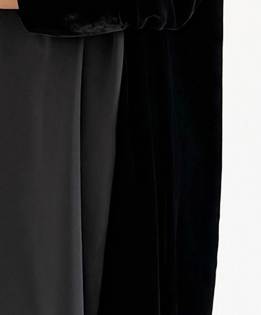 MWT801 - عباية مخمل مع تدخيلة - Aya