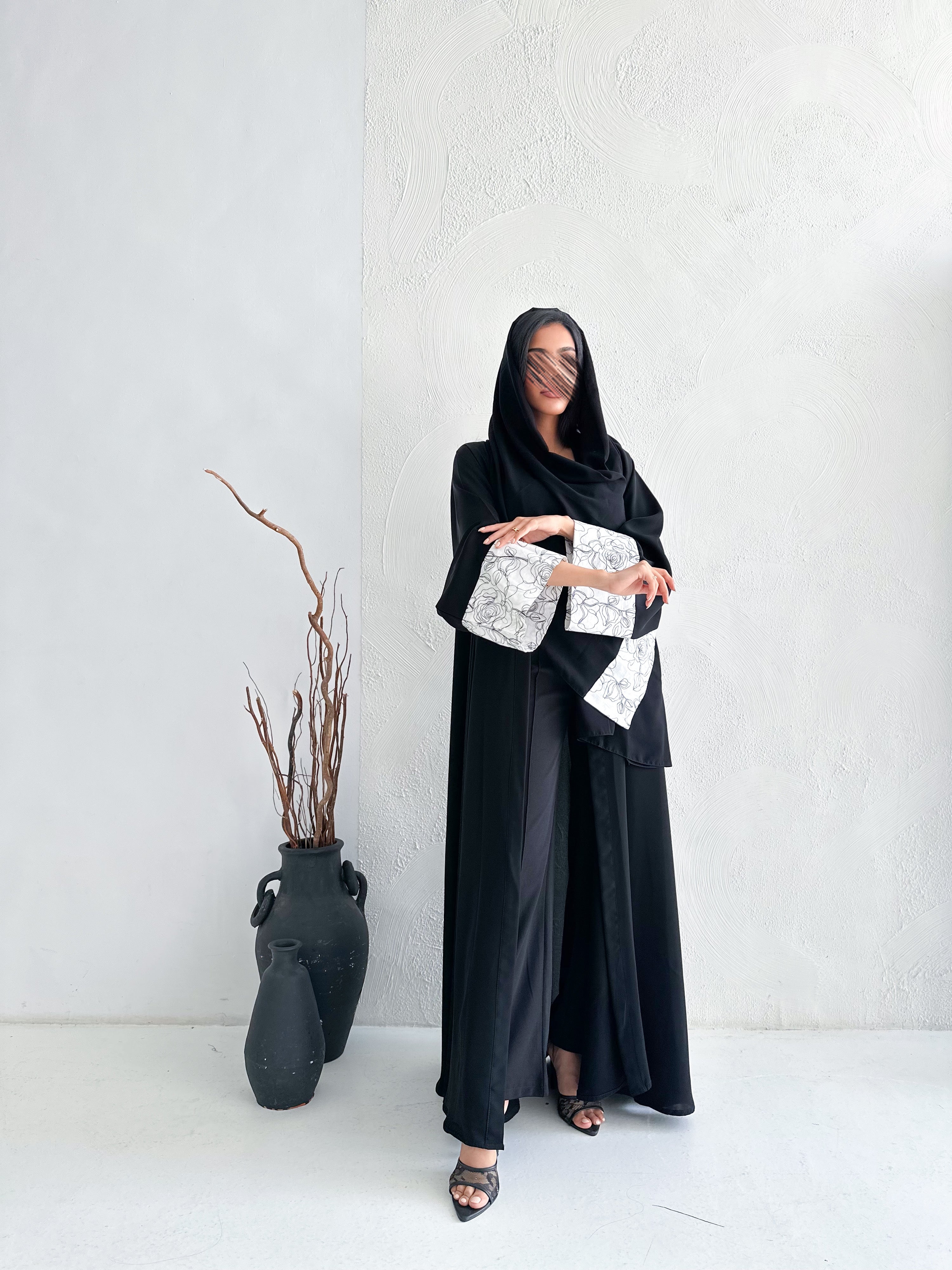 MW1431 -عباية من الكريب الناعم مع أكمام من اللينن المطرز - Aya