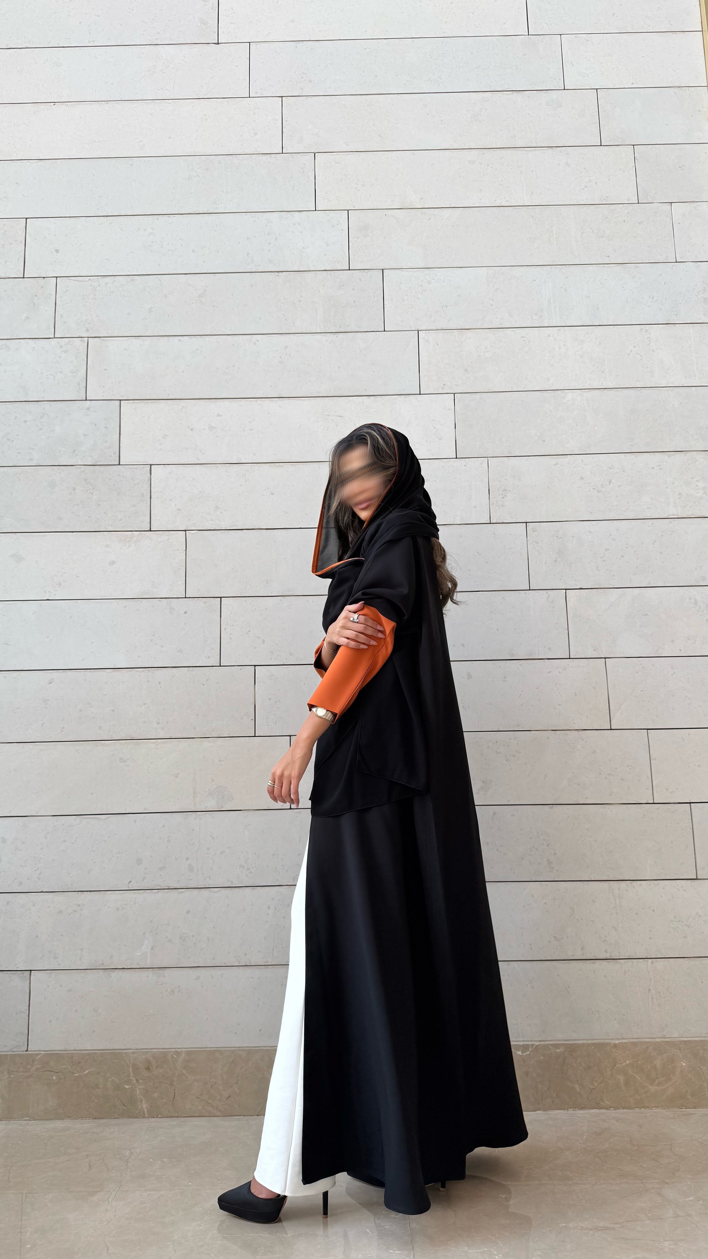 MW1591 -عباية سوداء بتطريز برتقالي | Black Abaya with Orange Embroidery