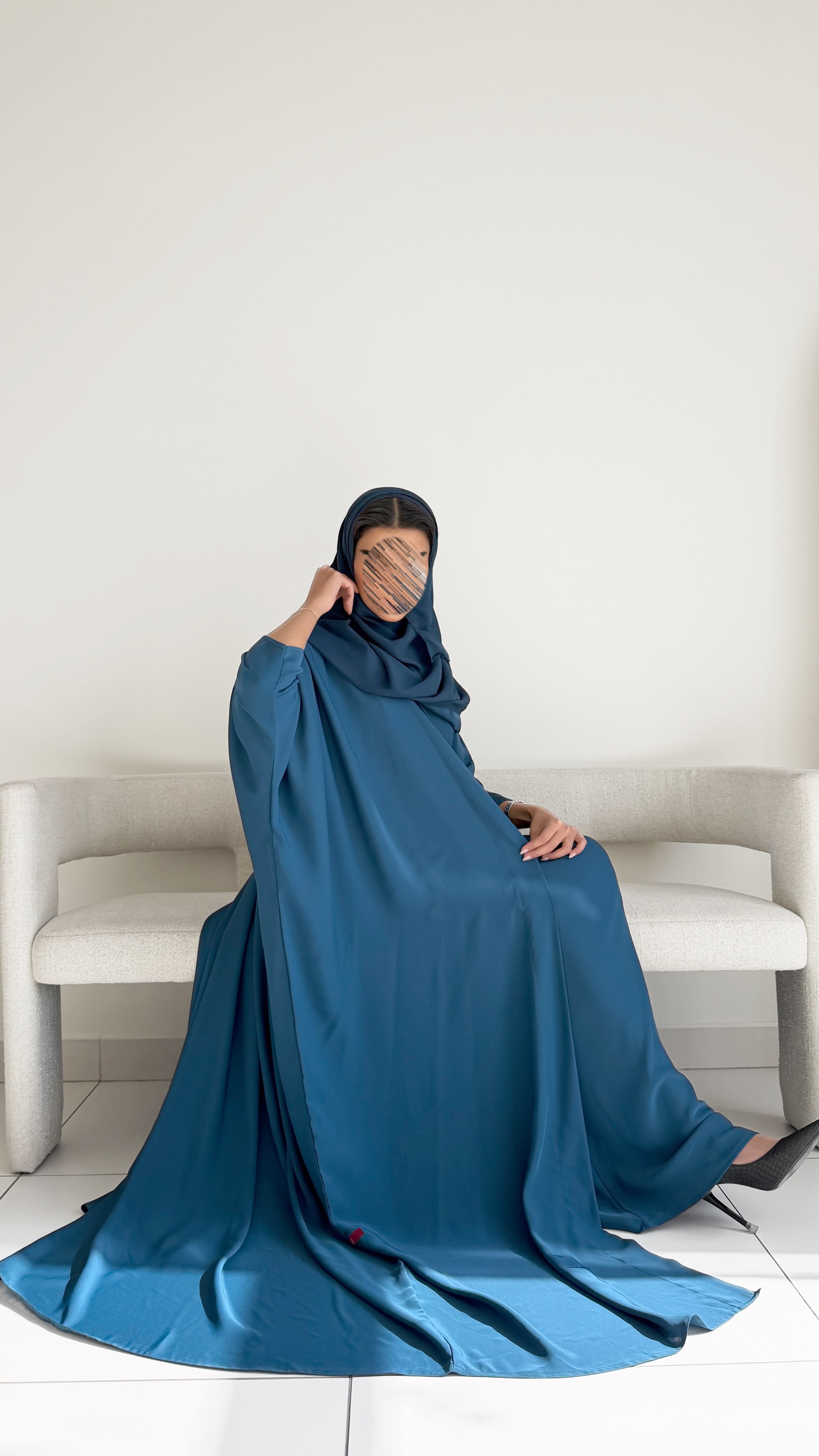 MW2011 - عباية كريب مع فستان كريب - Aya