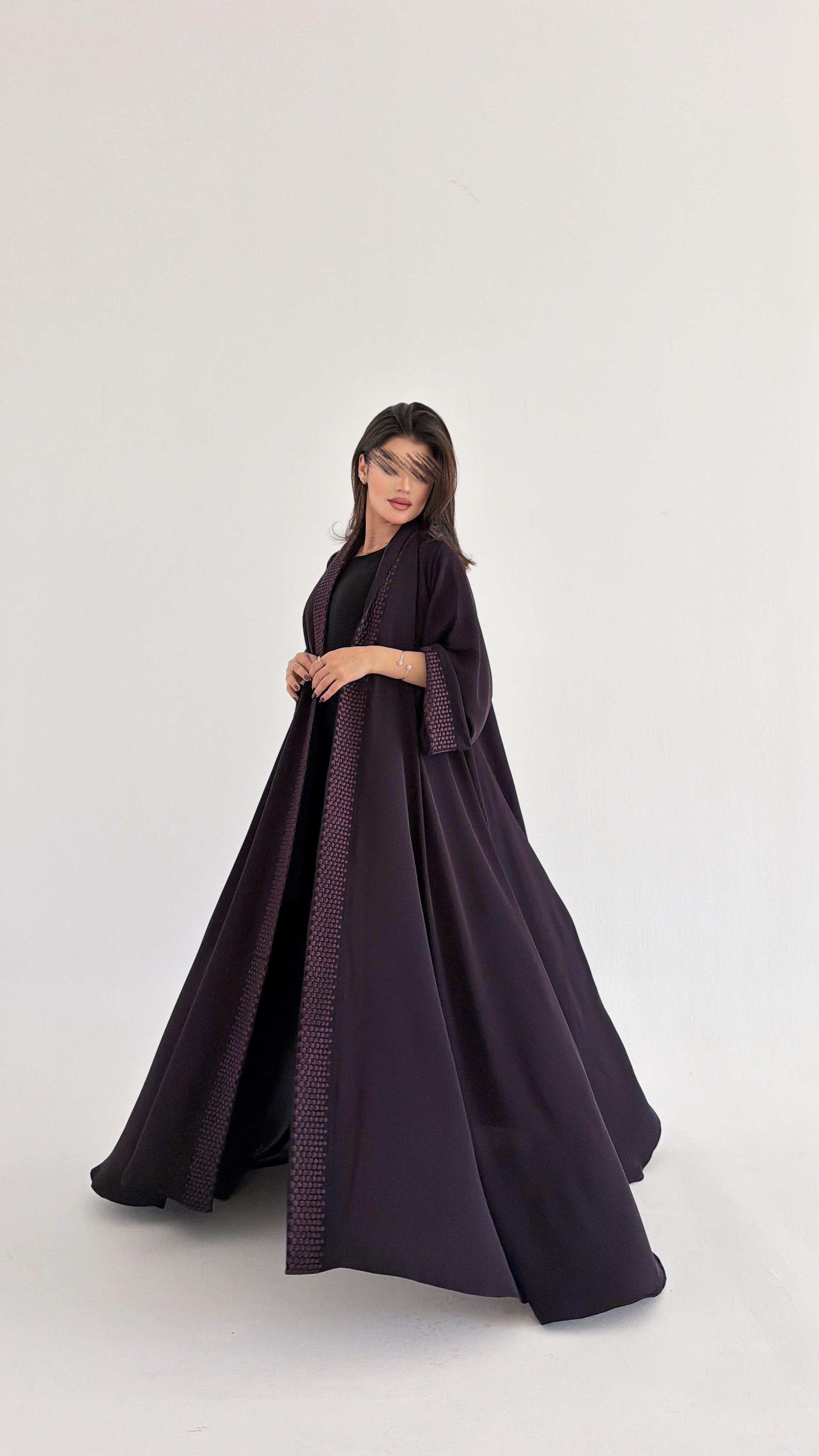 MW2020 - عباية تربل كلوش بتطريز بالامام والاكمام - Aya