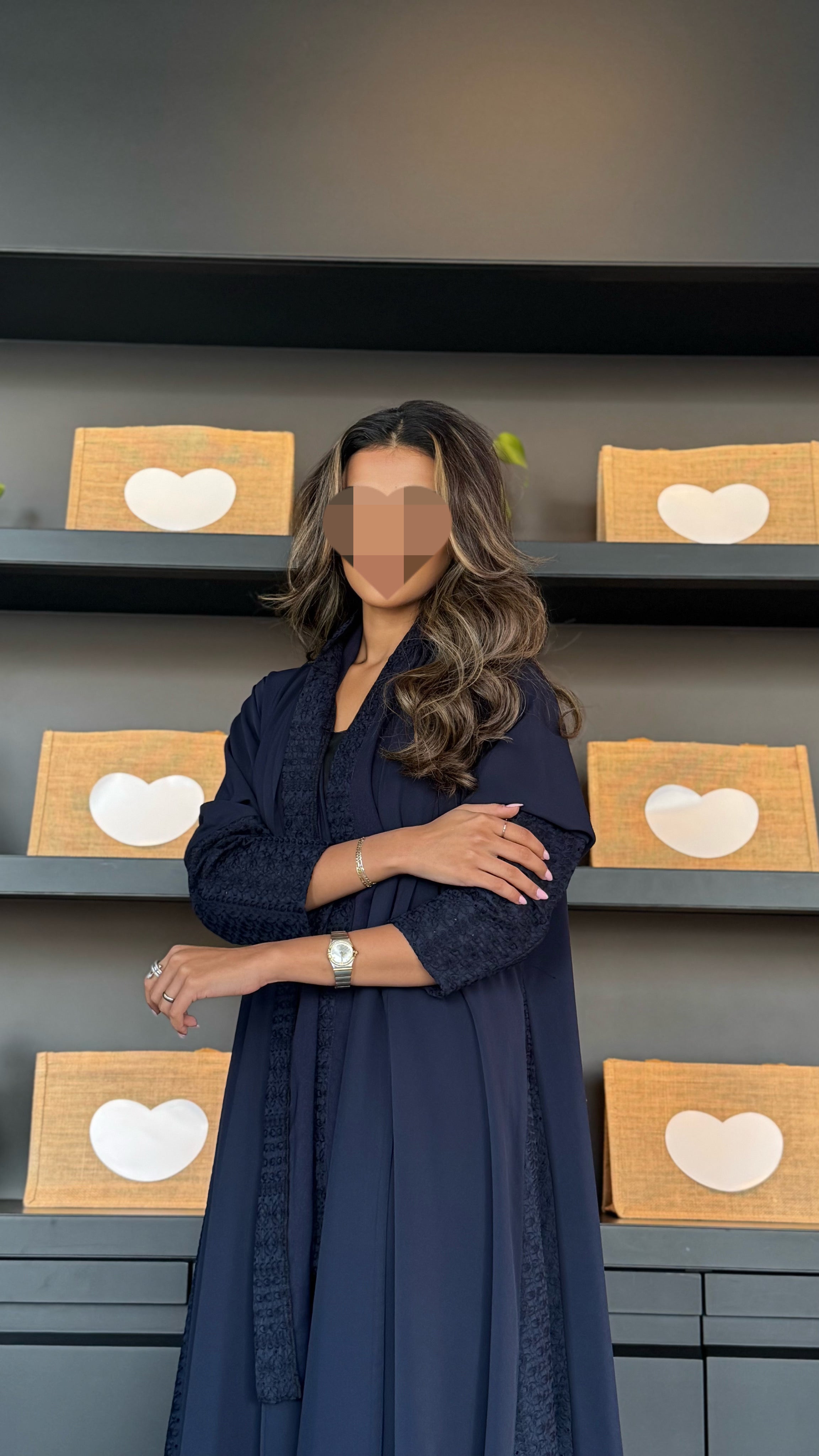 MWT405 - عباية كريب كحلي مع تدخليه روكامه كحلية - Aya