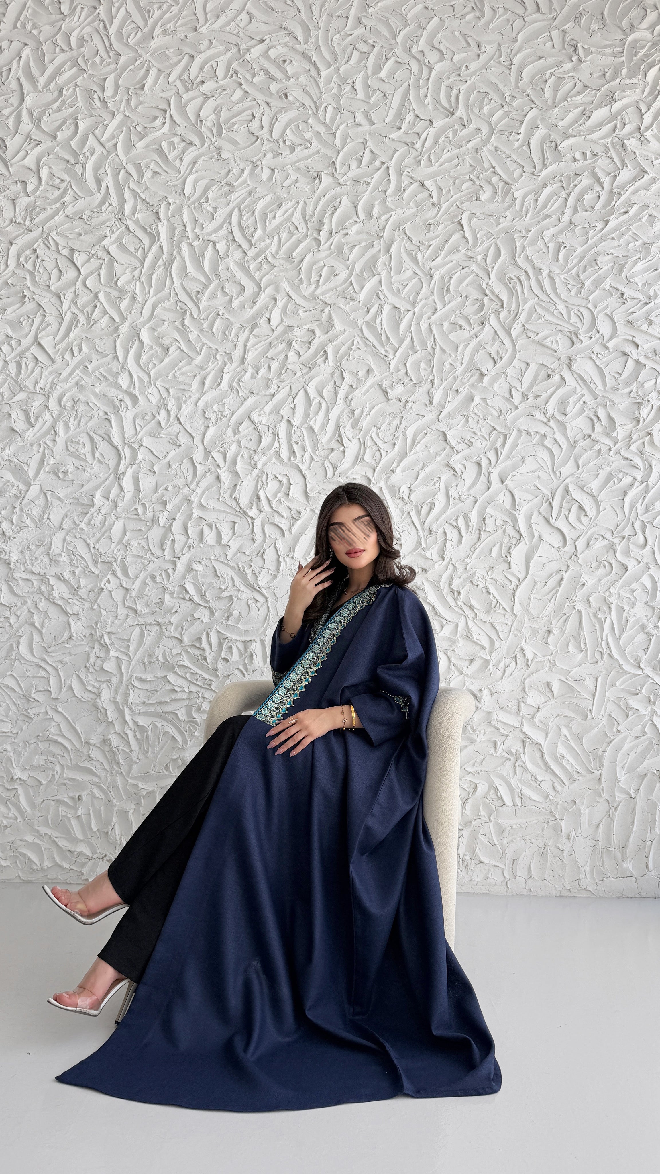 MWT5033 - عباية لينن كحلي مع كلفة تطريز قصة نص بشت - Aya