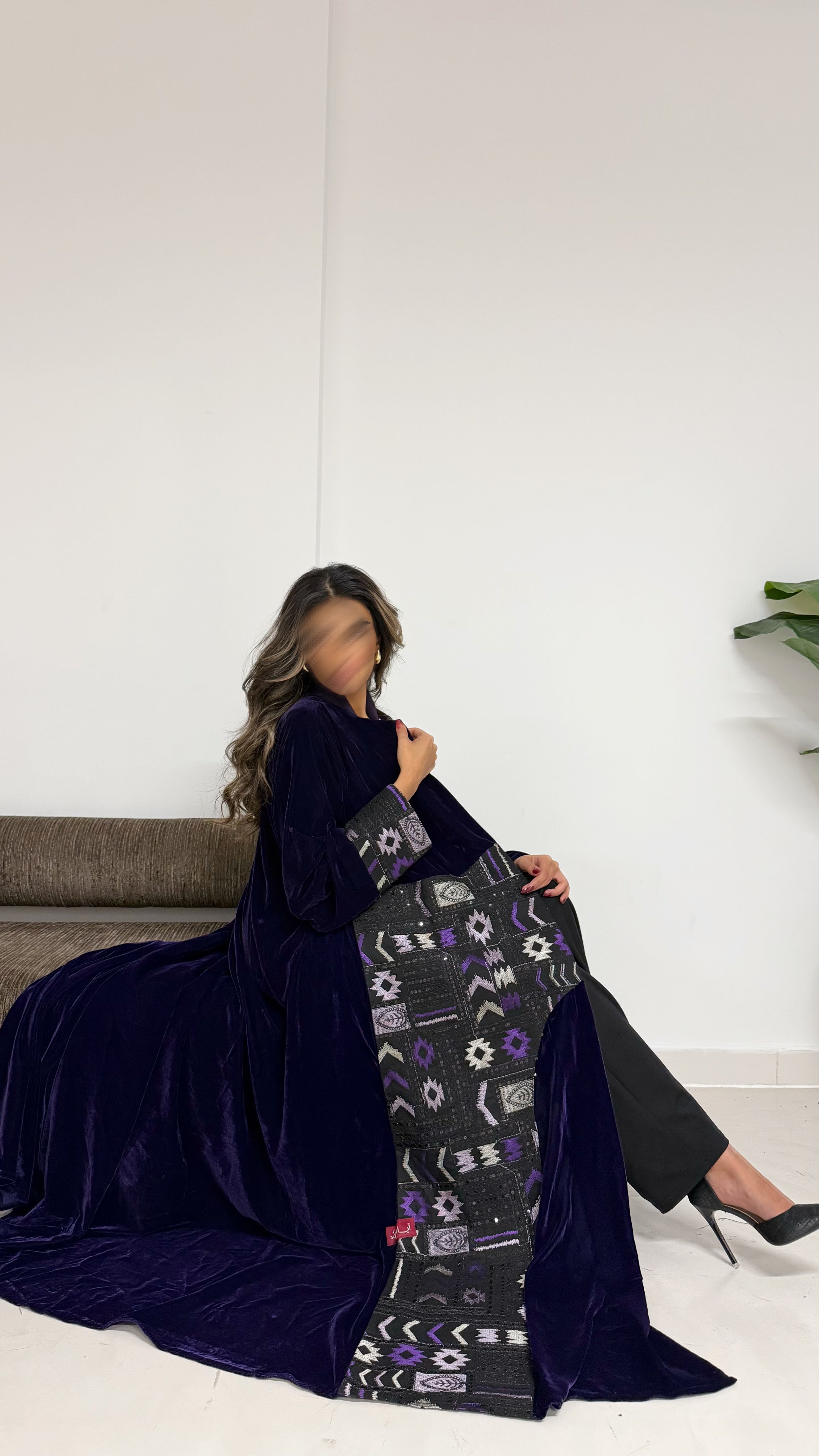 MWT544 - عباية مخمل موف مع تطريز هندي - Aya