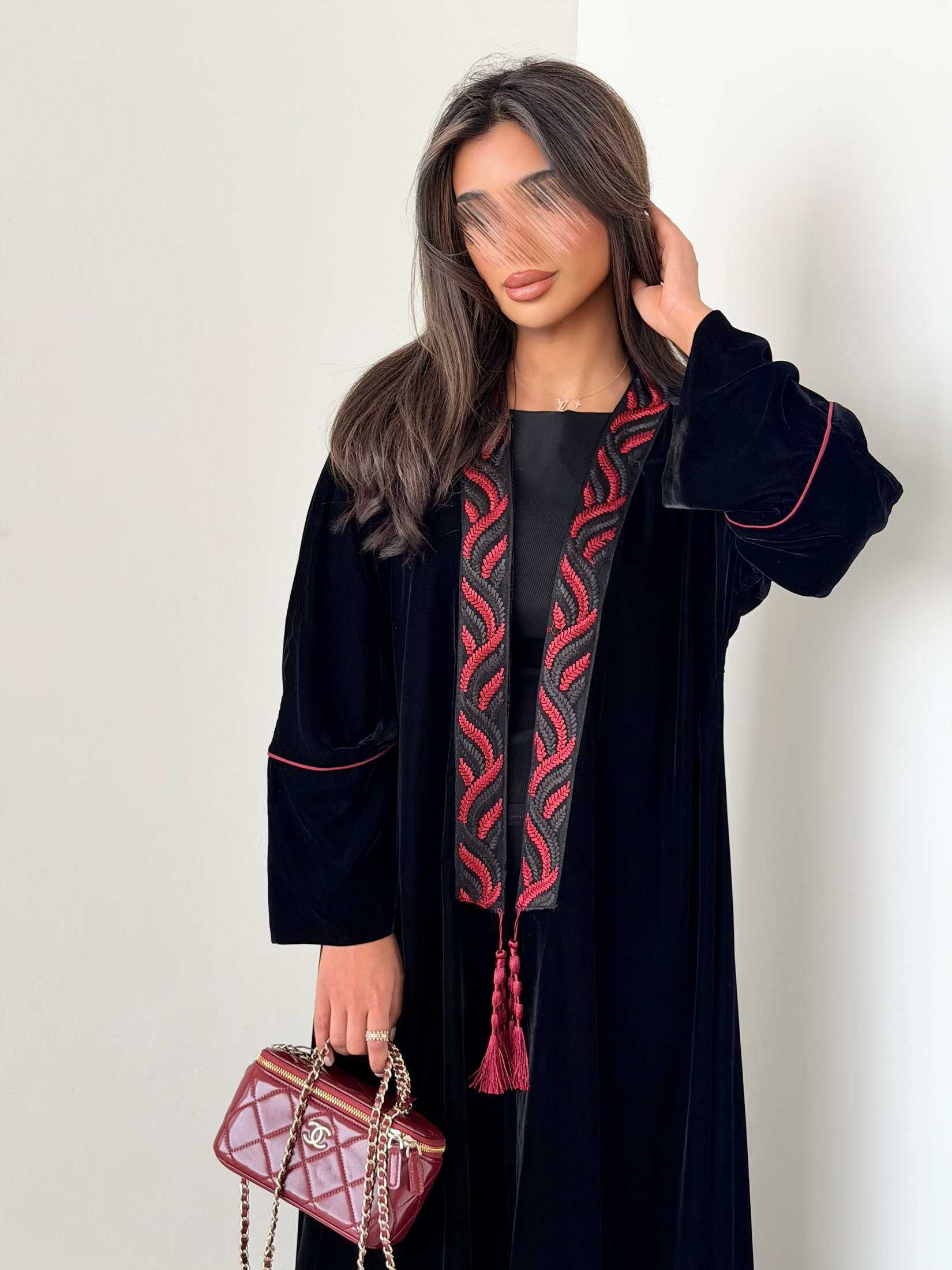 MWT967 - عبايه مخمل مع تدخيله كلفه احمر - Aya