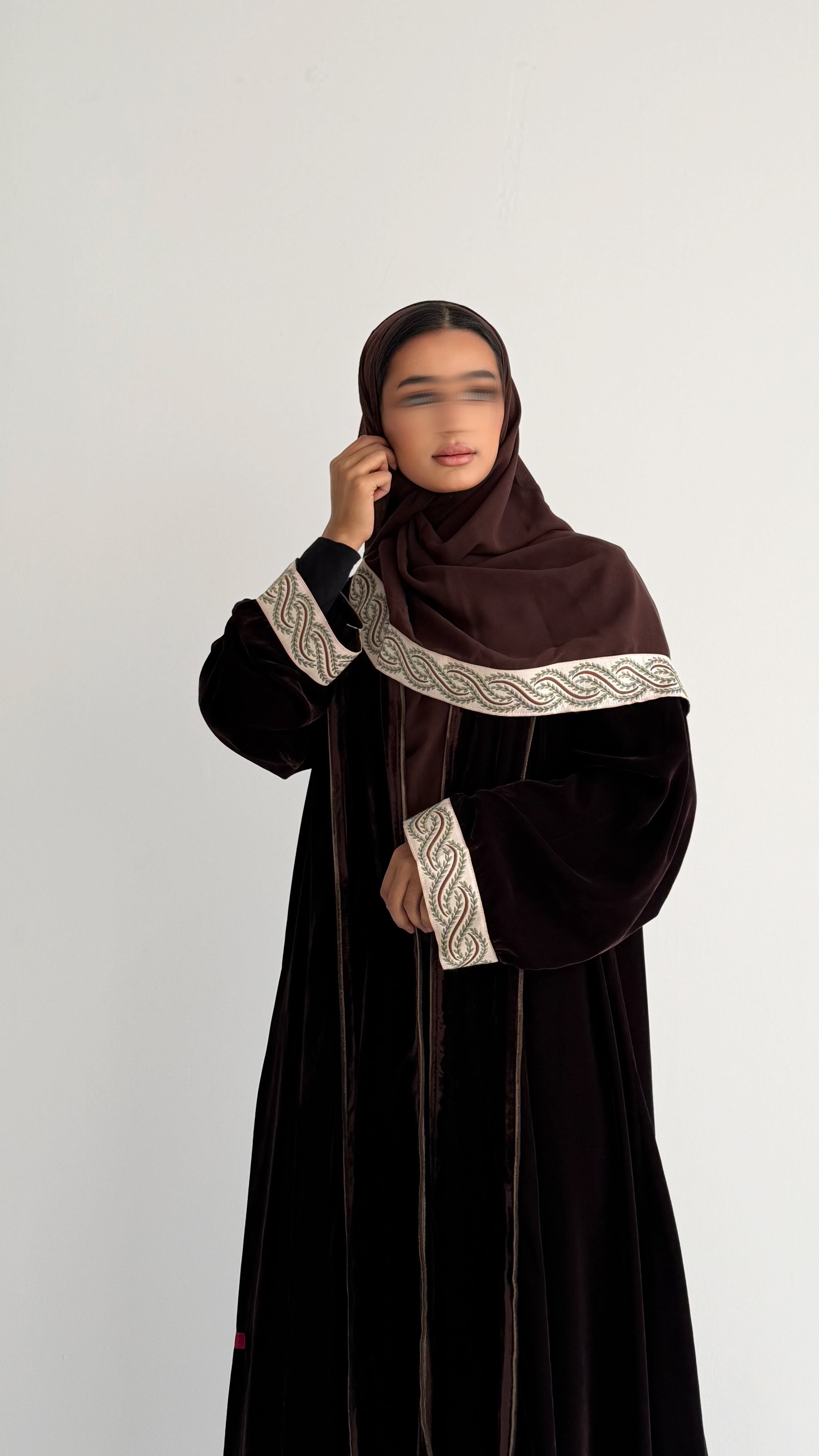 MWT820 - عباية بني مع تدخيلة كلفة راقية - Aya