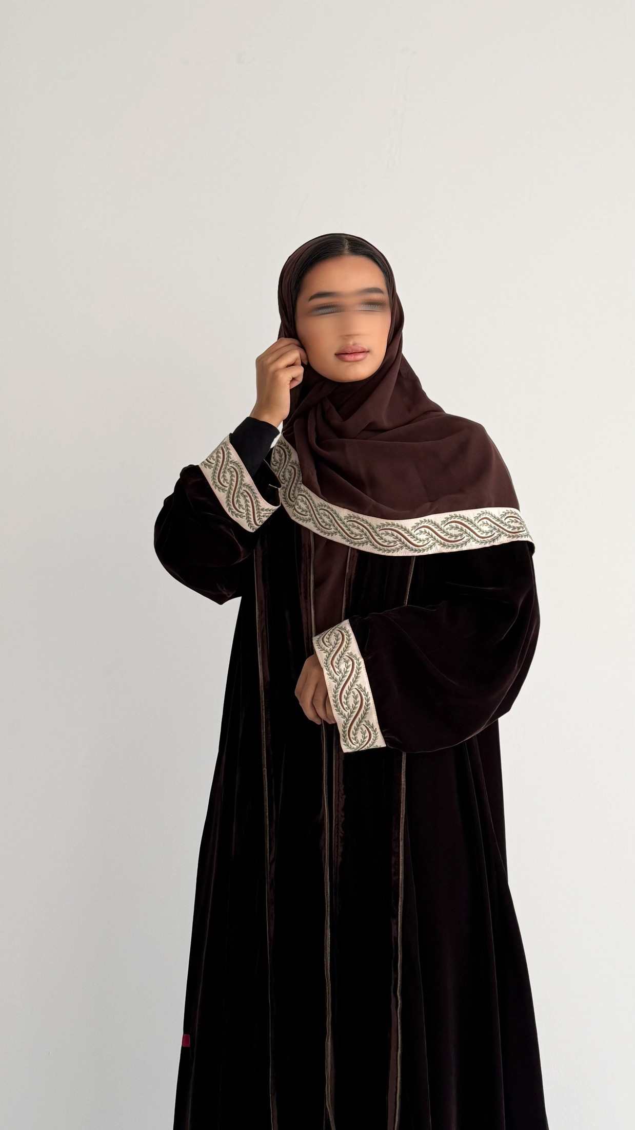MWT820 - عباية بني مع تدخيلة كلفة راقية - Aya