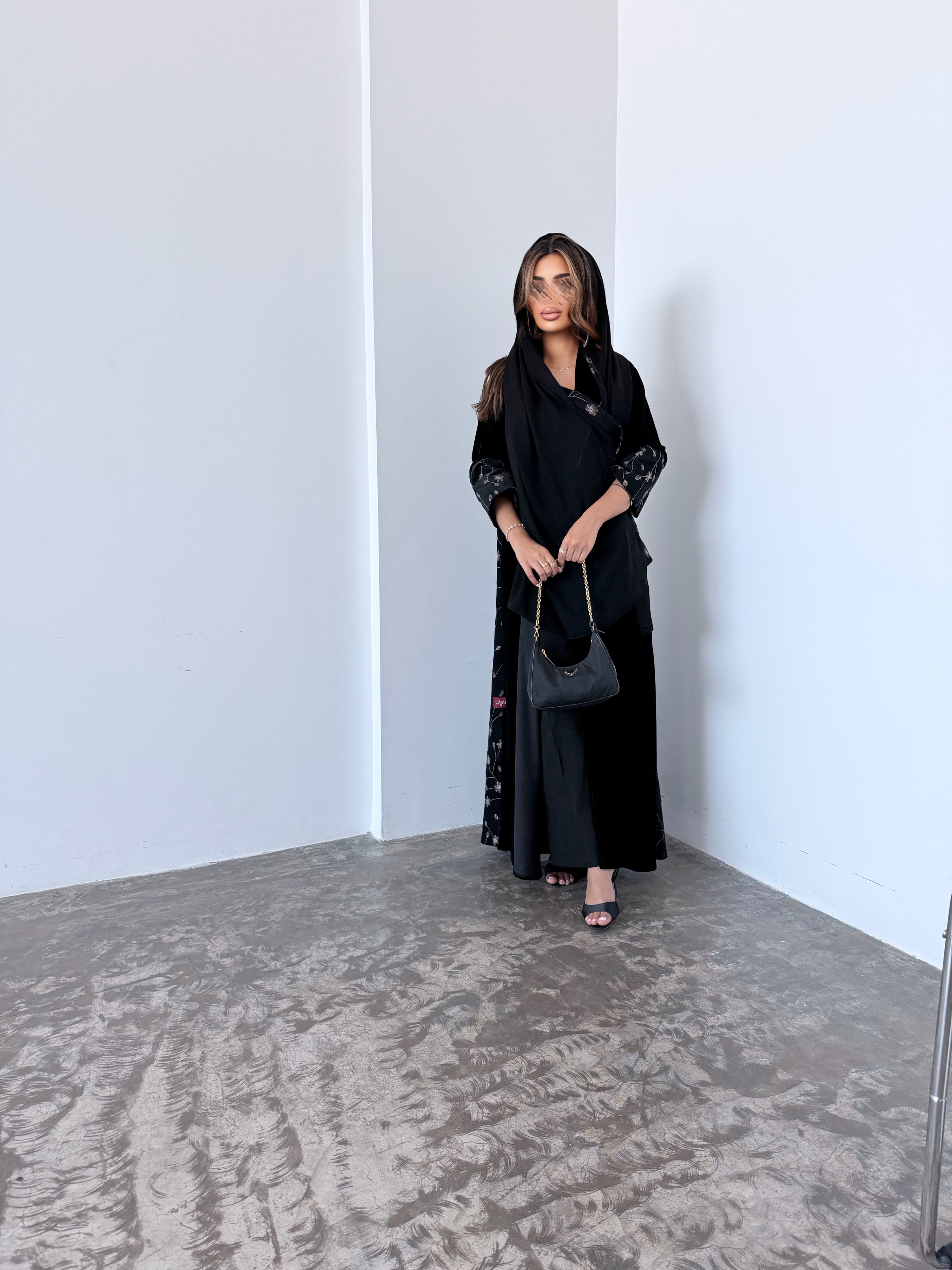 MW645 - Light Crepe Standing with Jacquard Half-Cloche